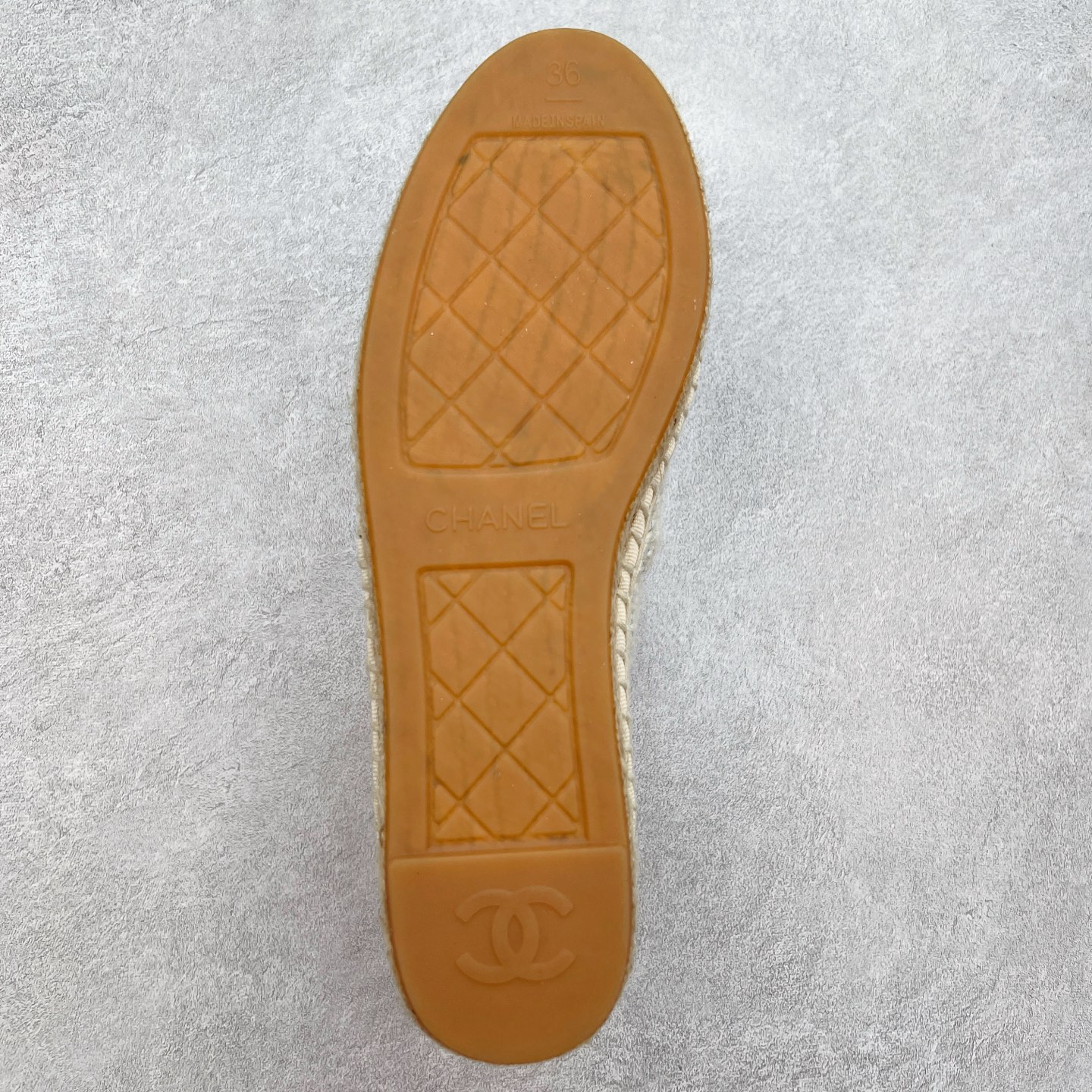 图片[9]-＃纯原 CHANEL 香奈儿经典款 小香渔夫鞋 万年长青款 各路网红单品 春夏百搭款 牛仔裤 短裤轻松驾驭 原版一比一开模 99%还原正品100针麻绳上线，双双纯手工品质保证 原单进口羊皮 内里垫脚均为柔软绵羊皮 天然麻绳配透明橡胶大底 专柜统一包装。 脚背高/或者宽 建议选大一码 尺码：35 36 37 38 39 40-选品中心