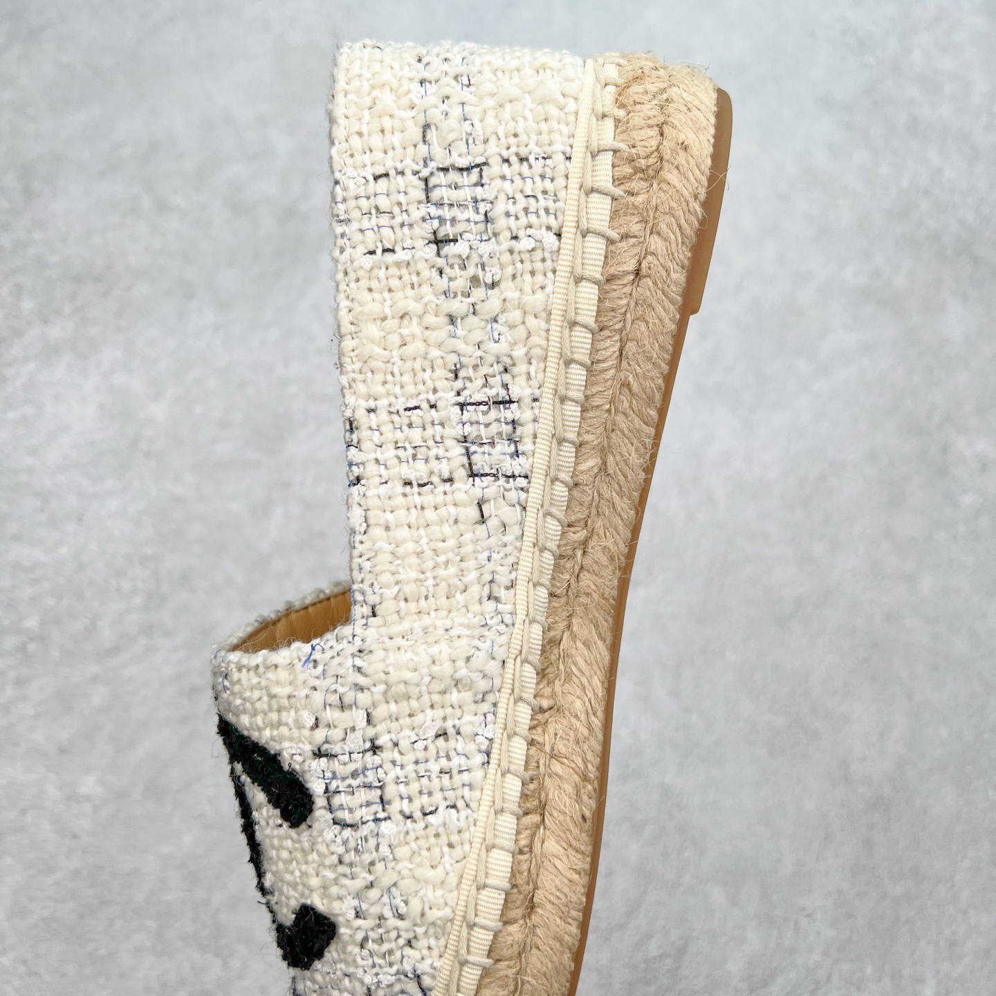 图片[7]-＃纯原 CHANEL 香奈儿经典款 小香渔夫鞋 万年长青款 各路网红单品 春夏百搭款 牛仔裤 短裤轻松驾驭 原版一比一开模 99%还原正品100针麻绳上线，双双纯手工品质保证 原单进口羊皮 内里垫脚均为柔软绵羊皮 天然麻绳配透明橡胶大底 专柜统一包装。 脚背高/或者宽 建议选大一码 尺码：35 36 37 38 39 40-选品中心