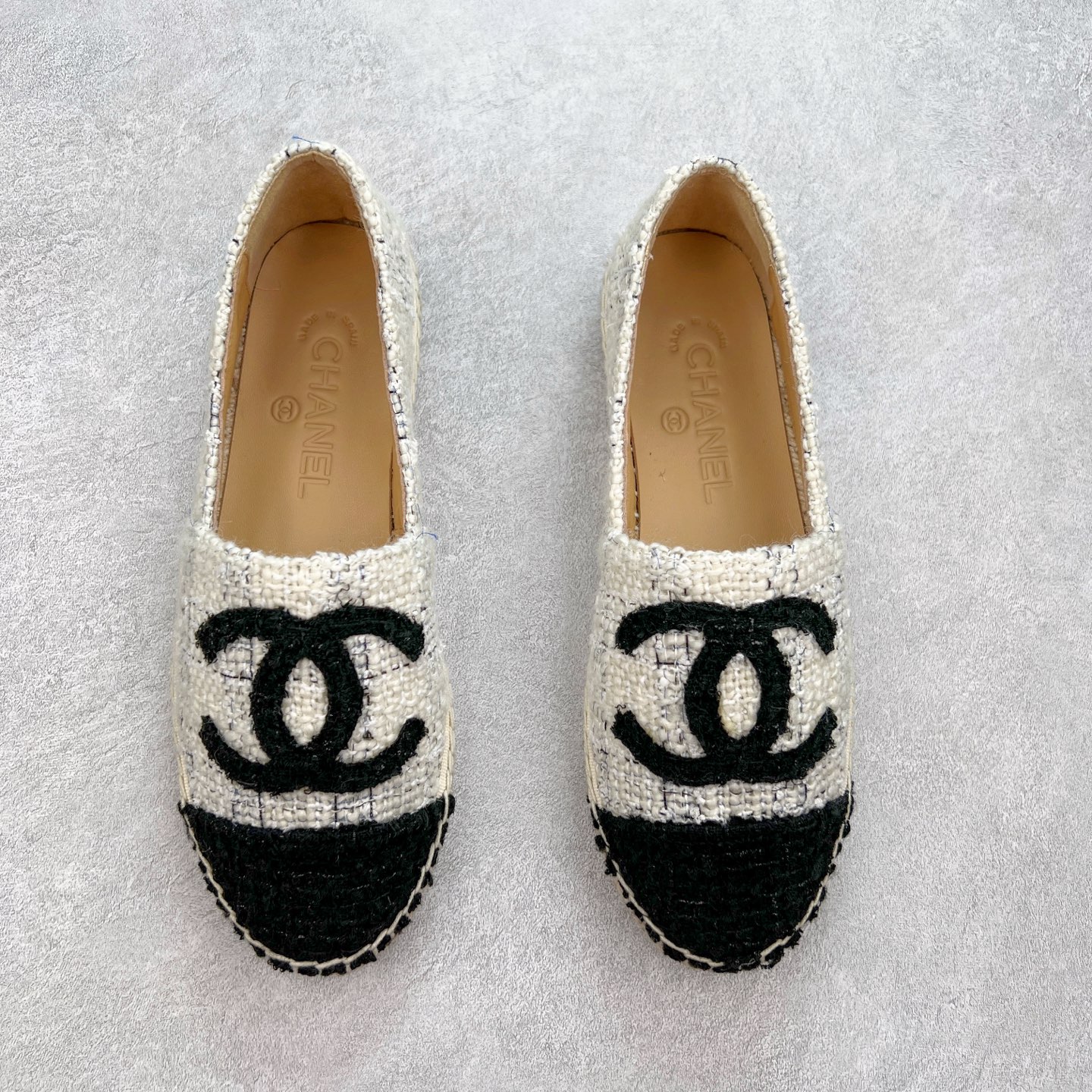 图片[2]-＃纯原 CHANEL 香奈儿经典款 小香渔夫鞋 万年长青款 各路网红单品 春夏百搭款 牛仔裤 短裤轻松驾驭 原版一比一开模 99%还原正品100针麻绳上线，双双纯手工品质保证 原单进口羊皮 内里垫脚均为柔软绵羊皮 天然麻绳配透明橡胶大底 专柜统一包装。 脚背高/或者宽 建议选大一码 尺码：35 36 37 38 39 40-选品中心