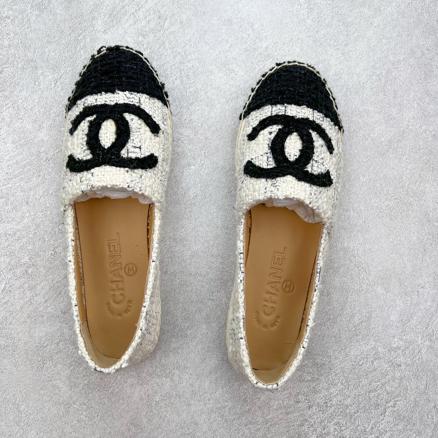 图片[3]-＃纯原 CHANEL 香奈儿经典款 小香渔夫鞋 万年长青款 各路网红单品 春夏百搭款 牛仔裤 短裤轻松驾驭 原版一比一开模 99%还原正品100针麻绳上线，双双纯手工品质保证 原单进口羊皮 内里垫脚均为柔软绵羊皮 天然麻绳配透明橡胶大底 专柜统一包装。 脚背高/或者宽 建议选大一码 尺码：35 36 37 38 39 40-选品中心