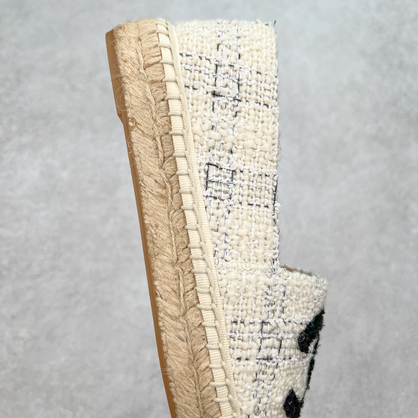 图片[6]-＃纯原 CHANEL 香奈儿经典款 小香渔夫鞋 万年长青款 各路网红单品 春夏百搭款 牛仔裤 短裤轻松驾驭 原版一比一开模 99%还原正品100针麻绳上线，双双纯手工品质保证 原单进口羊皮 内里垫脚均为柔软绵羊皮 天然麻绳配透明橡胶大底 专柜统一包装。 脚背高/或者宽 建议选大一码 尺码：35 36 37 38 39 40-选品中心