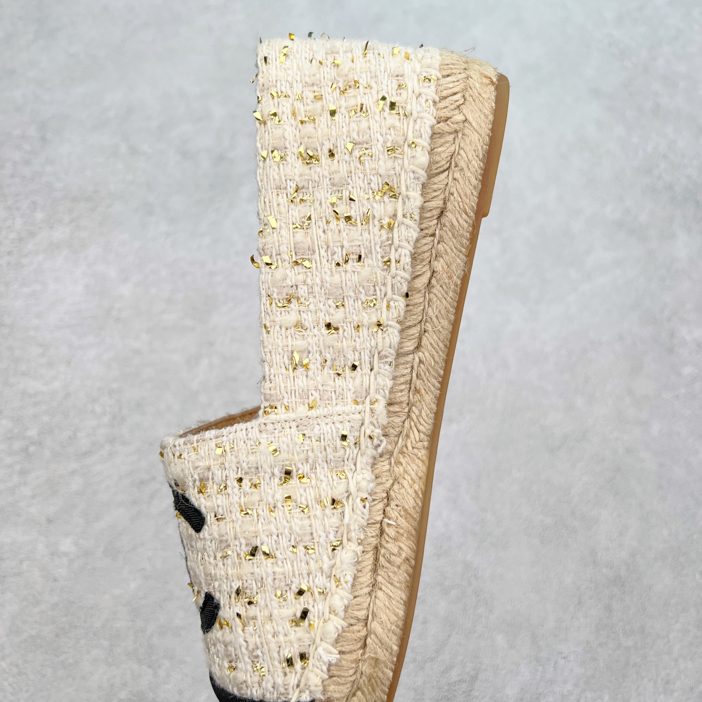 图片[7]-＃纯原 CHANEL 香奈儿经典款 小香渔夫鞋 万年长青款 各路网红单品 春夏百搭款 牛仔裤 短裤轻松驾驭 原版一比一开模 99%还原正品100针麻绳上线，双双纯手工品质保证 原单进口羊皮 内里垫脚均为柔软绵羊皮 天然麻绳配透明橡胶大底 专柜统一包装。 脚背高/或者宽 建议选大一码 尺码：35 36 37 38 39 40-选品中心