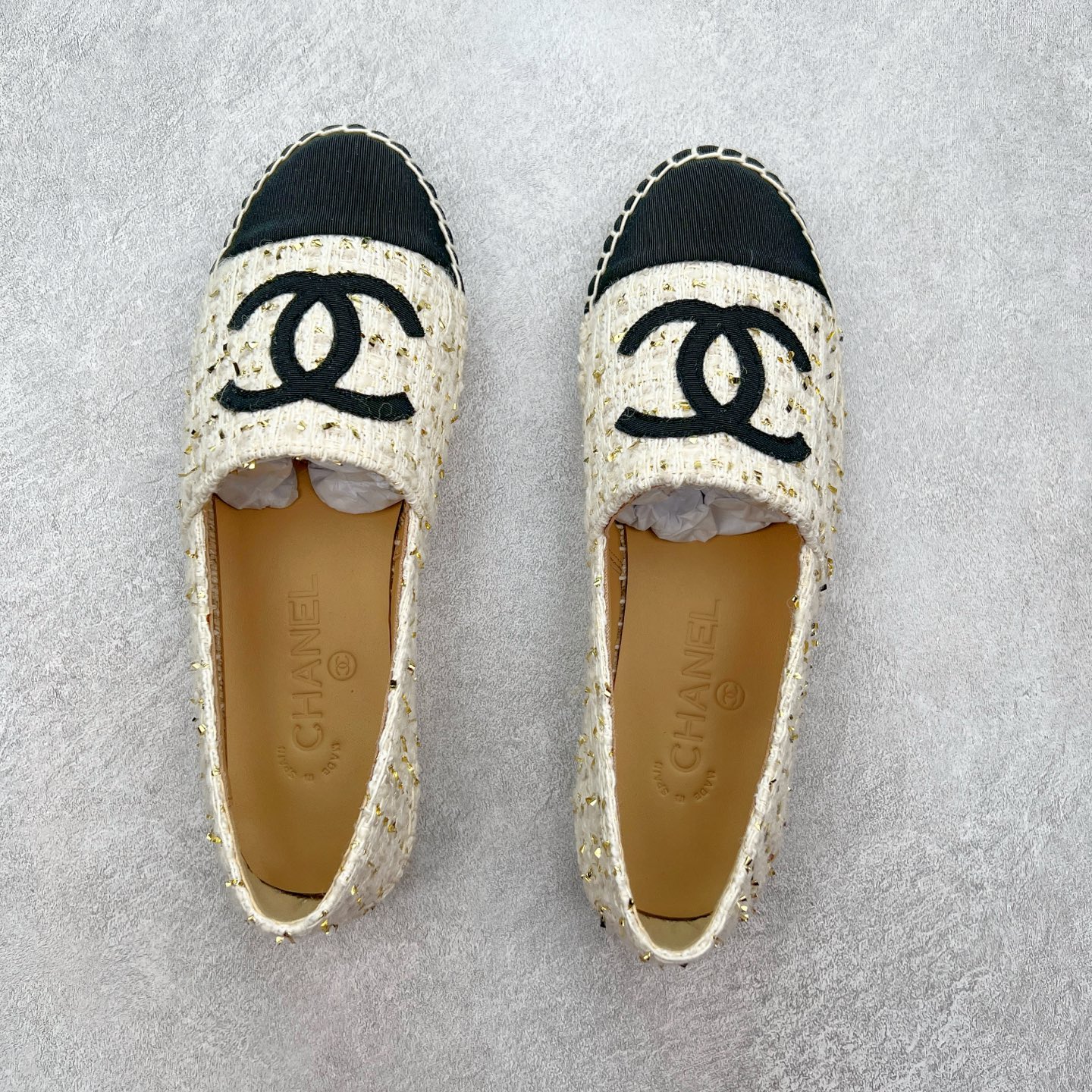 图片[3]-＃纯原 CHANEL 香奈儿经典款 小香渔夫鞋 万年长青款 各路网红单品 春夏百搭款 牛仔裤 短裤轻松驾驭 原版一比一开模 99%还原正品100针麻绳上线，双双纯手工品质保证 原单进口羊皮 内里垫脚均为柔软绵羊皮 天然麻绳配透明橡胶大底 专柜统一包装。 脚背高/或者宽 建议选大一码 尺码：35 36 37 38 39 40-选品中心