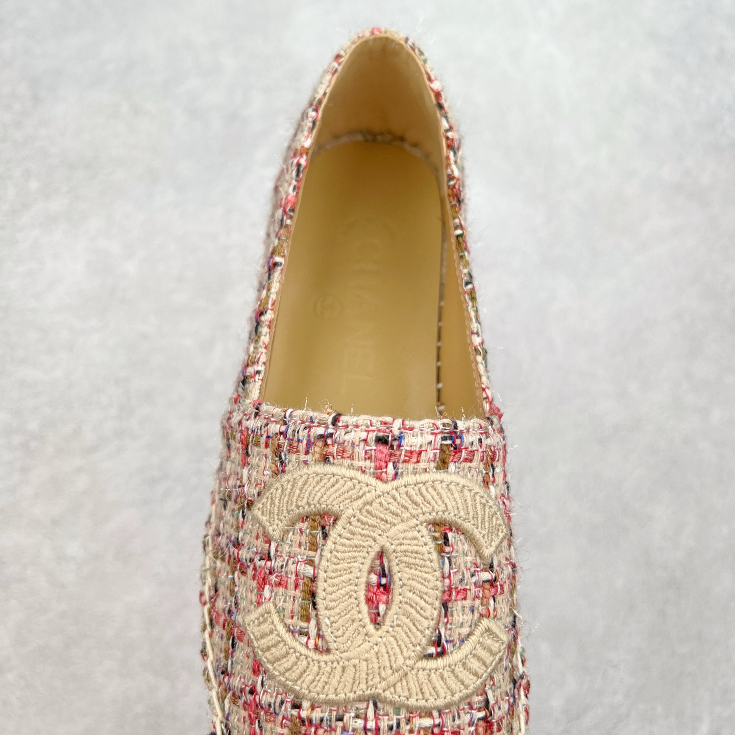 图片[5]-＃纯原 CHANEL 香奈儿经典款 小香渔夫鞋 万年长青款 各路网红单品 春夏百搭款 牛仔裤 短裤轻松驾驭 原版一比一开模 99%还原正品100针麻绳上线，双双纯手工品质保证 原单进口羊皮 内里垫脚均为柔软绵羊皮 天然麻绳配透明橡胶大底 专柜统一包装。 脚背高/或者宽 建议选大一码 尺码：35 36 37 38 39 40-选品中心