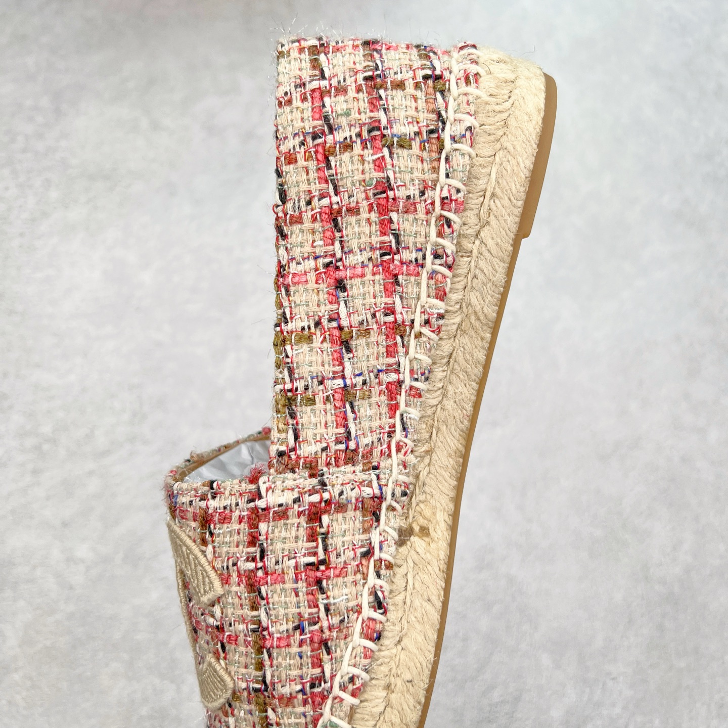 图片[7]-＃纯原 CHANEL 香奈儿经典款 小香渔夫鞋 万年长青款 各路网红单品 春夏百搭款 牛仔裤 短裤轻松驾驭 原版一比一开模 99%还原正品100针麻绳上线，双双纯手工品质保证 原单进口羊皮 内里垫脚均为柔软绵羊皮 天然麻绳配透明橡胶大底 专柜统一包装。 脚背高/或者宽 建议选大一码 尺码：35 36 37 38 39 40-选品中心