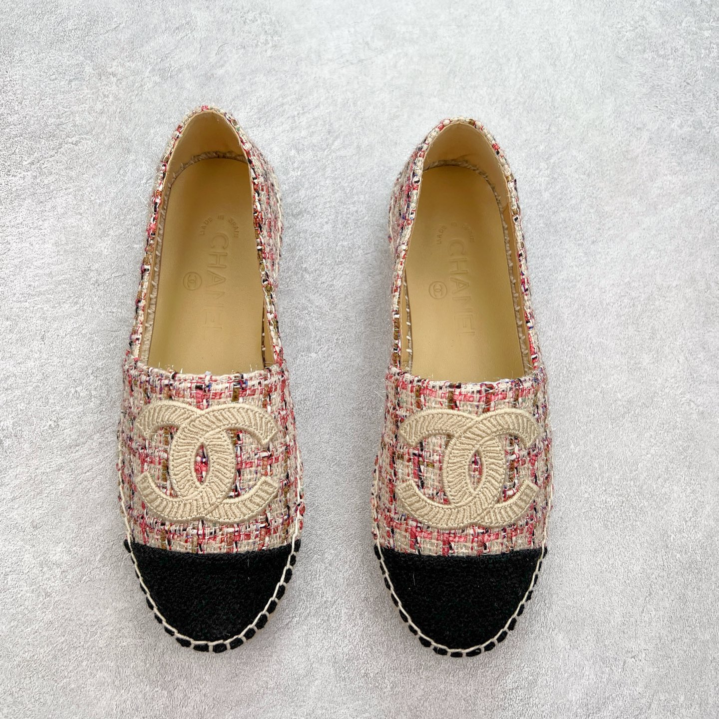 图片[2]-＃纯原 CHANEL 香奈儿经典款 小香渔夫鞋 万年长青款 各路网红单品 春夏百搭款 牛仔裤 短裤轻松驾驭 原版一比一开模 99%还原正品100针麻绳上线，双双纯手工品质保证 原单进口羊皮 内里垫脚均为柔软绵羊皮 天然麻绳配透明橡胶大底 专柜统一包装。 脚背高/或者宽 建议选大一码 尺码：35 36 37 38 39 40-选品中心