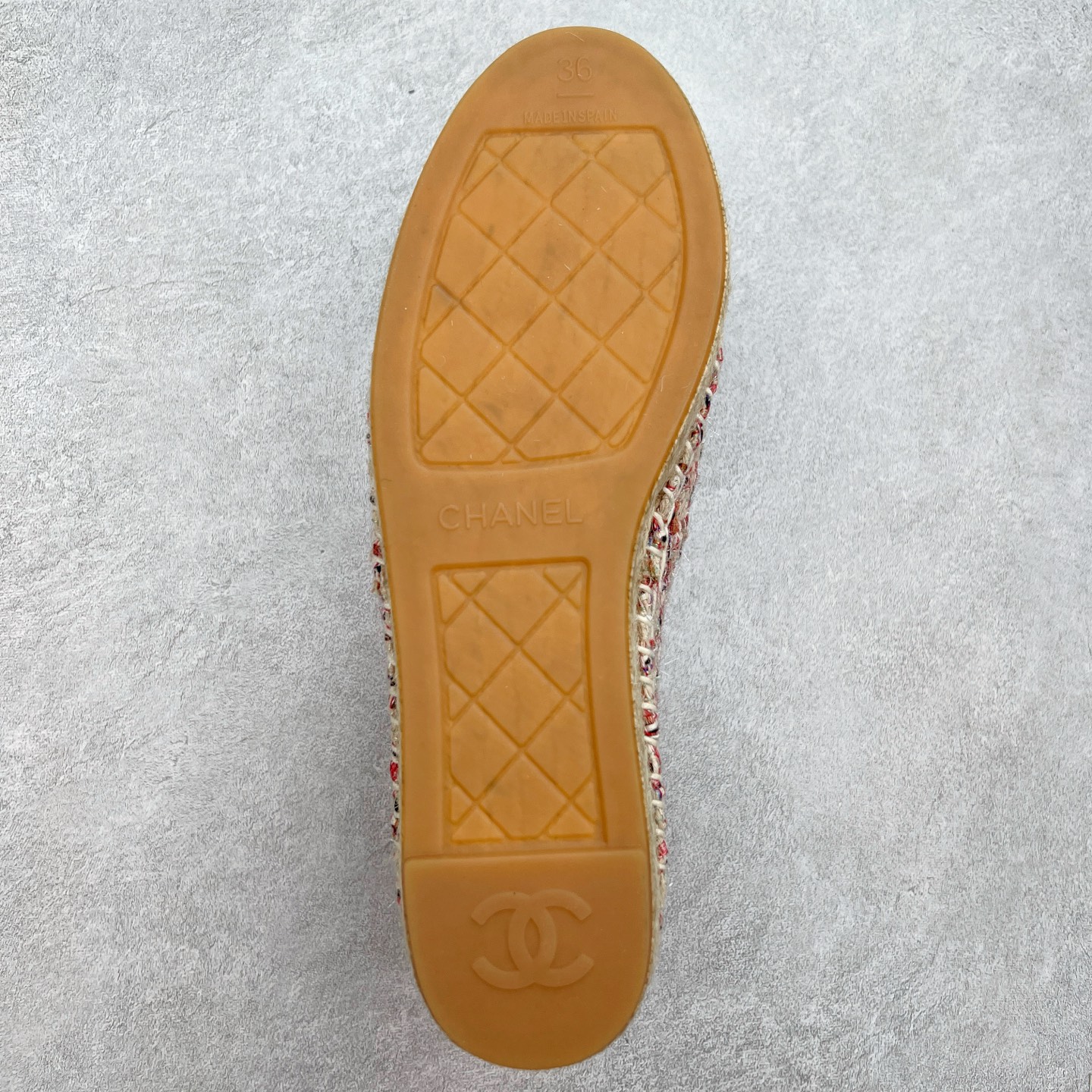 图片[9]-＃纯原 CHANEL 香奈儿经典款 小香渔夫鞋 万年长青款 各路网红单品 春夏百搭款 牛仔裤 短裤轻松驾驭 原版一比一开模 99%还原正品100针麻绳上线，双双纯手工品质保证 原单进口羊皮 内里垫脚均为柔软绵羊皮 天然麻绳配透明橡胶大底 专柜统一包装。 脚背高/或者宽 建议选大一码 尺码：35 36 37 38 39 40-选品中心