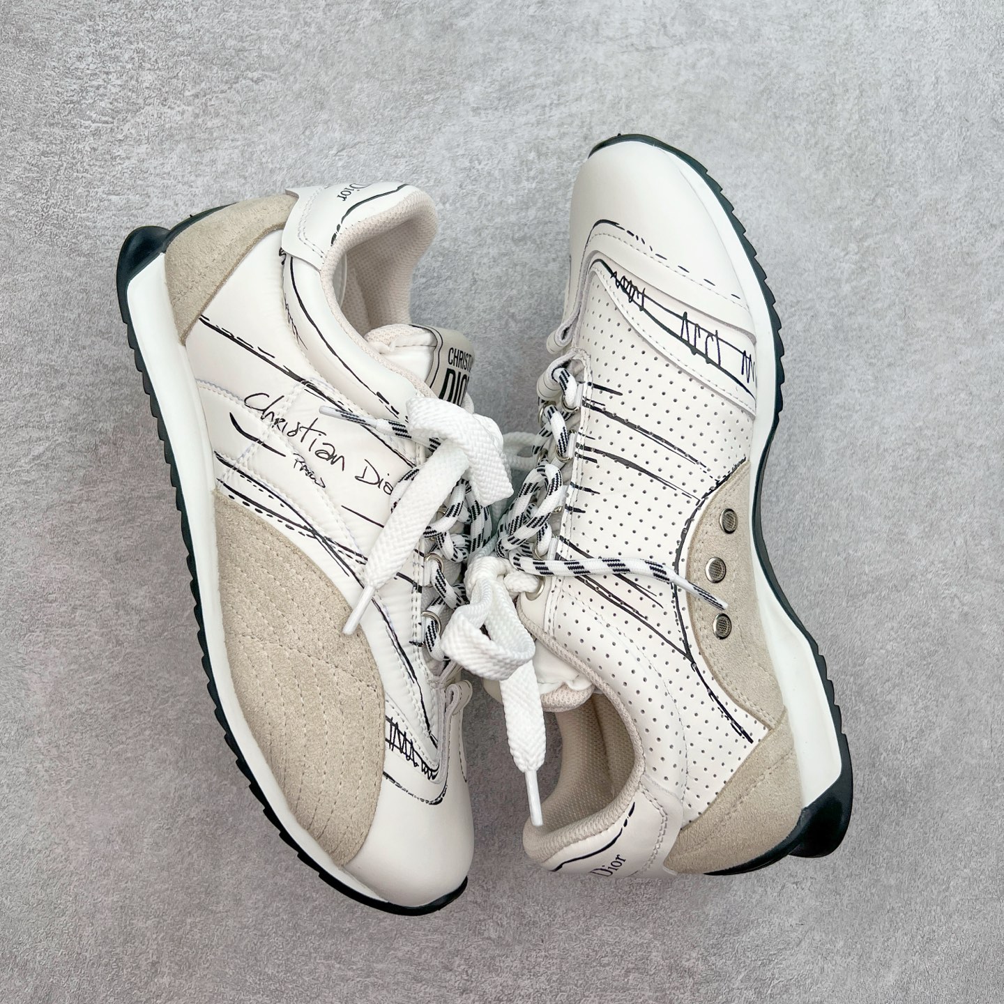 图片[3]-DIOR迪奥 D-Sketch春夏成衣系列 圆头系带 低帮生活休闲鞋 原版开发 25ss春夏秀场出镜率最高的单品 保留着原本的造型 细节点缀上非常符合当下流行趋势 融入了主理人对于阿甘鞋全新的理解和复古情怀。全新材质有一点哑光的皮质，复古风十足 上脚很凸造型 时尚百搭 全风格衣服裤子裙子都能驾驭 原版组合大底 尺码：35-40 (男鞋后续出货)-选品中心