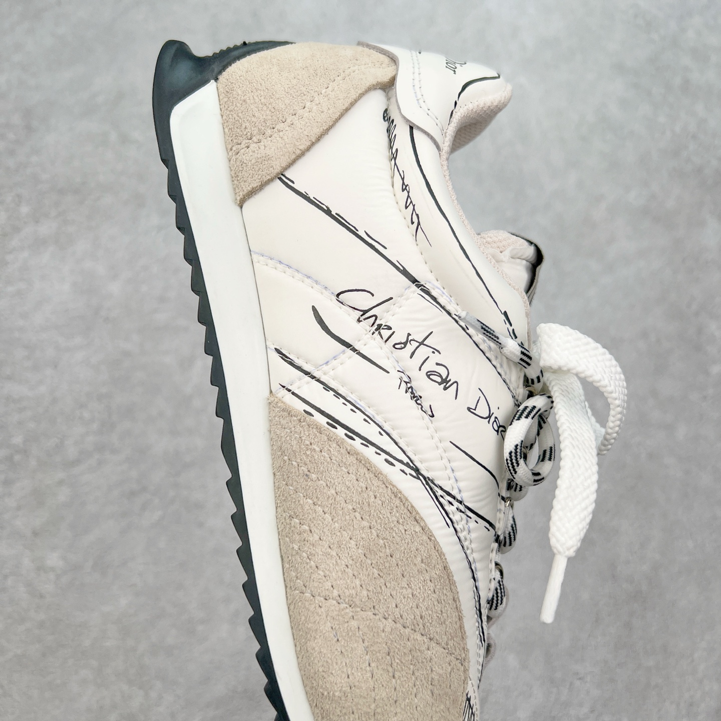 图片[6]-DIOR迪奥 D-Sketch春夏成衣系列 圆头系带 低帮生活休闲鞋 原版开发 25ss春夏秀场出镜率最高的单品 保留着原本的造型 细节点缀上非常符合当下流行趋势 融入了主理人对于阿甘鞋全新的理解和复古情怀。全新材质有一点哑光的皮质，复古风十足 上脚很凸造型 时尚百搭 全风格衣服裤子裙子都能驾驭 原版组合大底 尺码：35-40 (男鞋后续出货)-选品中心