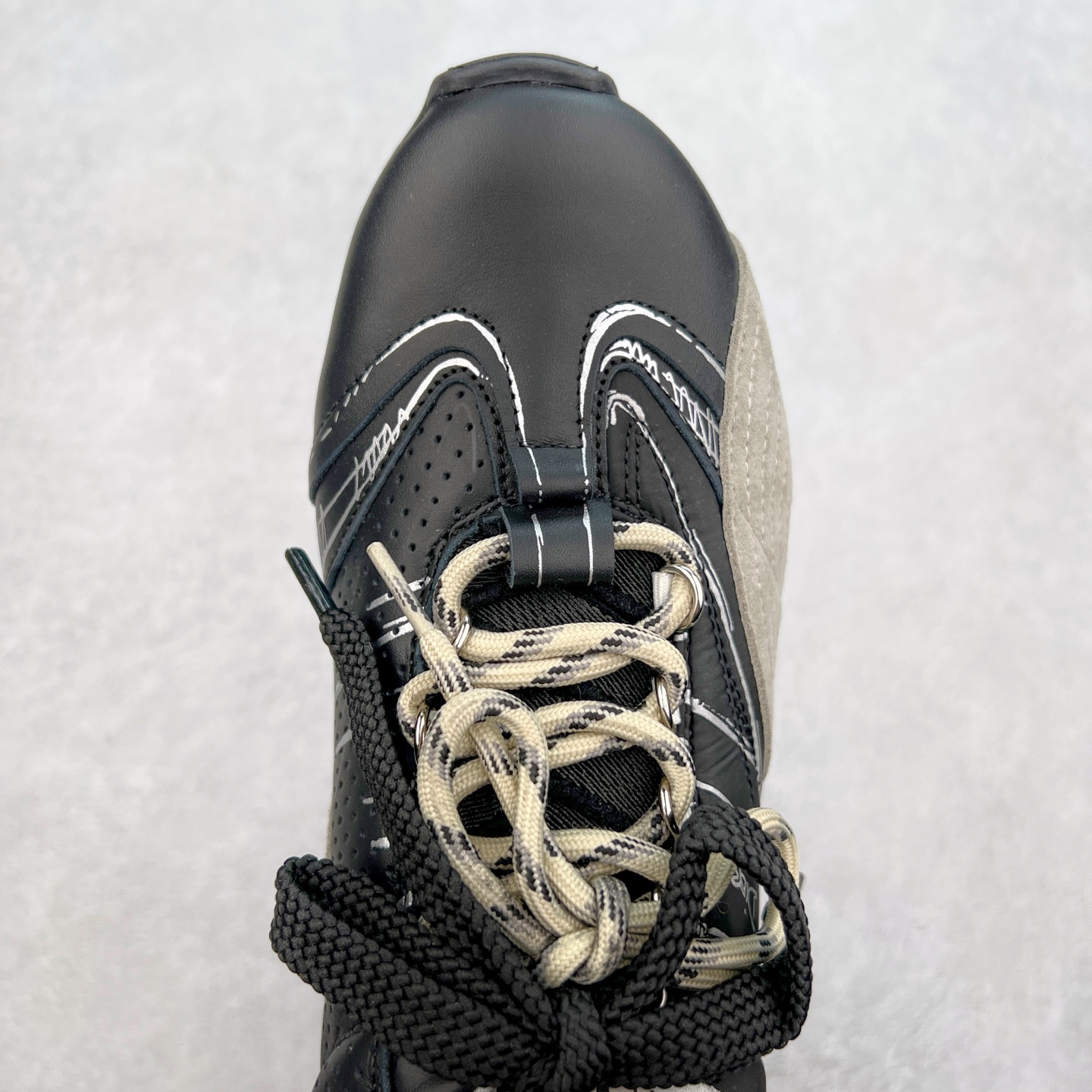 图片[4]-DIOR迪奥 D-Sketch春夏成衣系列 圆头系带 低帮生活休闲鞋 原版开发 25ss春夏秀场出镜率最高的单品 保留着原本的造型 细节点缀上非常符合当下流行趋势 融入了主理人对于阿甘鞋全新的理解和复古情怀。全新材质有一点哑光的皮质，复古风十足 上脚很凸造型 时尚百搭 全风格衣服裤子裙子都能驾驭 原版组合大底 尺码：35-40 (男鞋后续出货)-选品中心