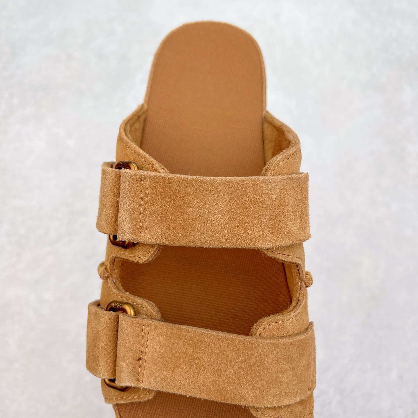 图片[5]-＃SP原厂 UGG 金星 绒面革轻盈低帮生活休闲鞋一字拖鞋 全鞋采用ZP同厂 隆丰A级澳洲进口羊皮毛一体 品牌代工厂生产线 完全遵循ZP工艺流程 代工厂原厂版师 秉承无原鞋不开发选择 注重每一处细节 市面最正版型 TREADLITE\\\”轻翼\\\”科技外底 轻便/耐用/柔韧/桩型【售后郑重承诺】一个月内若出现重大脱胶/断底等质量问题 直接为您换新！尺码：35 36 37 38 39 40 41-选品中心