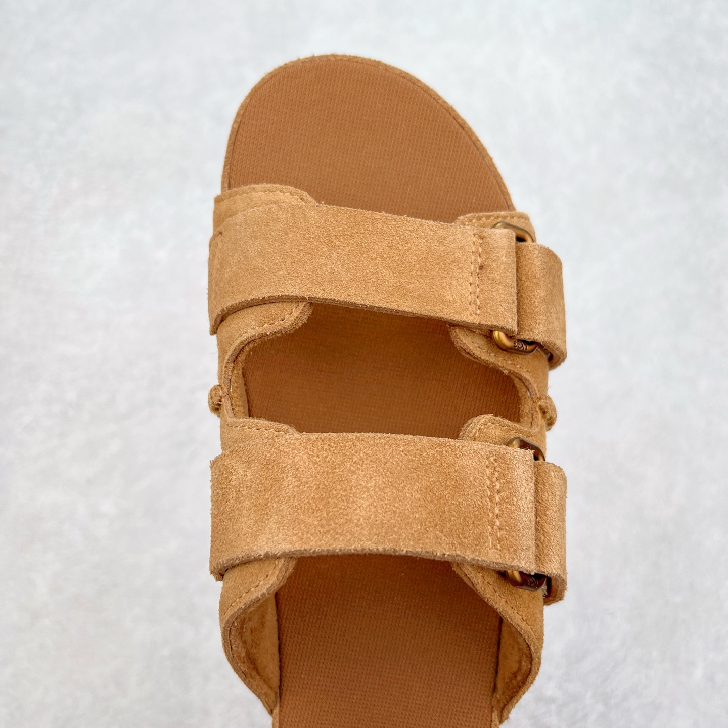 图片[4]-＃SP原厂 UGG 金星 绒面革轻盈低帮生活休闲鞋一字拖鞋 全鞋采用ZP同厂 隆丰A级澳洲进口羊皮毛一体 品牌代工厂生产线 完全遵循ZP工艺流程 代工厂原厂版师 秉承无原鞋不开发选择 注重每一处细节 市面最正版型 TREADLITE\\\”轻翼\\\”科技外底 轻便/耐用/柔韧/桩型【售后郑重承诺】一个月内若出现重大脱胶/断底等质量问题 直接为您换新！尺码：35 36 37 38 39 40 41-选品中心