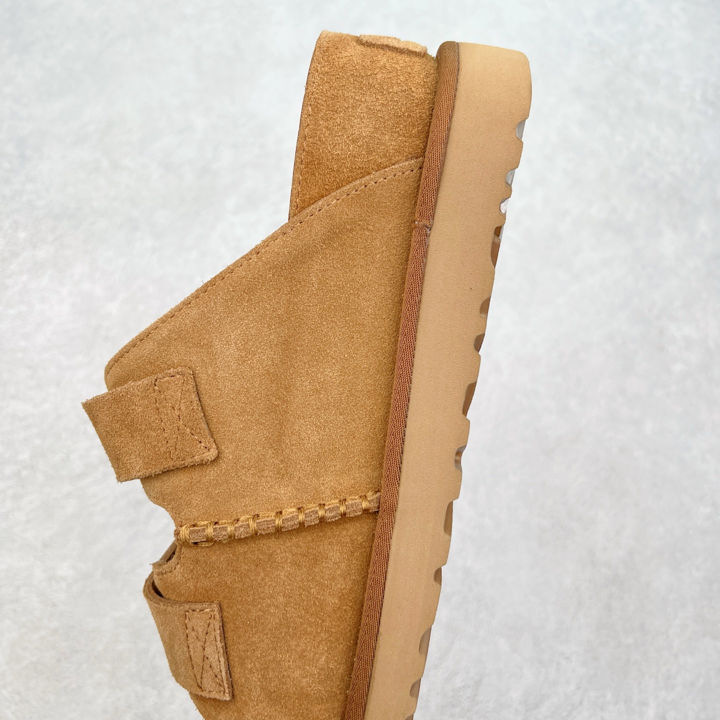 图片[7]-＃SP原厂 UGG 金星 绒面革轻盈低帮生活休闲鞋一字拖鞋 全鞋采用ZP同厂 隆丰A级澳洲进口羊皮毛一体 品牌代工厂生产线 完全遵循ZP工艺流程 代工厂原厂版师 秉承无原鞋不开发选择 注重每一处细节 市面最正版型 TREADLITE\\\”轻翼\\\”科技外底 轻便/耐用/柔韧/桩型【售后郑重承诺】一个月内若出现重大脱胶/断底等质量问题 直接为您换新！尺码：35 36 37 38 39 40 41-选品中心