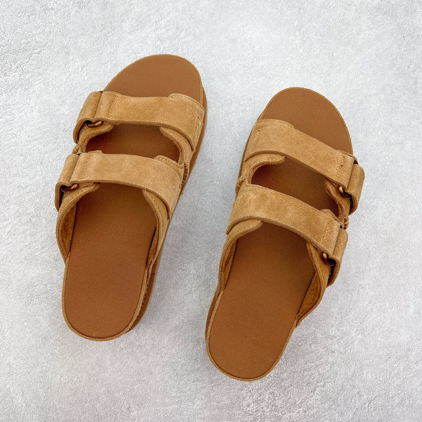 图片[3]-＃SP原厂 UGG 金星 绒面革轻盈低帮生活休闲鞋一字拖鞋 全鞋采用ZP同厂 隆丰A级澳洲进口羊皮毛一体 品牌代工厂生产线 完全遵循ZP工艺流程 代工厂原厂版师 秉承无原鞋不开发选择 注重每一处细节 市面最正版型 TREADLITE\\\”轻翼\\\”科技外底 轻便/耐用/柔韧/桩型【售后郑重承诺】一个月内若出现重大脱胶/断底等质量问题 直接为您换新！尺码：35 36 37 38 39 40 41-选品中心