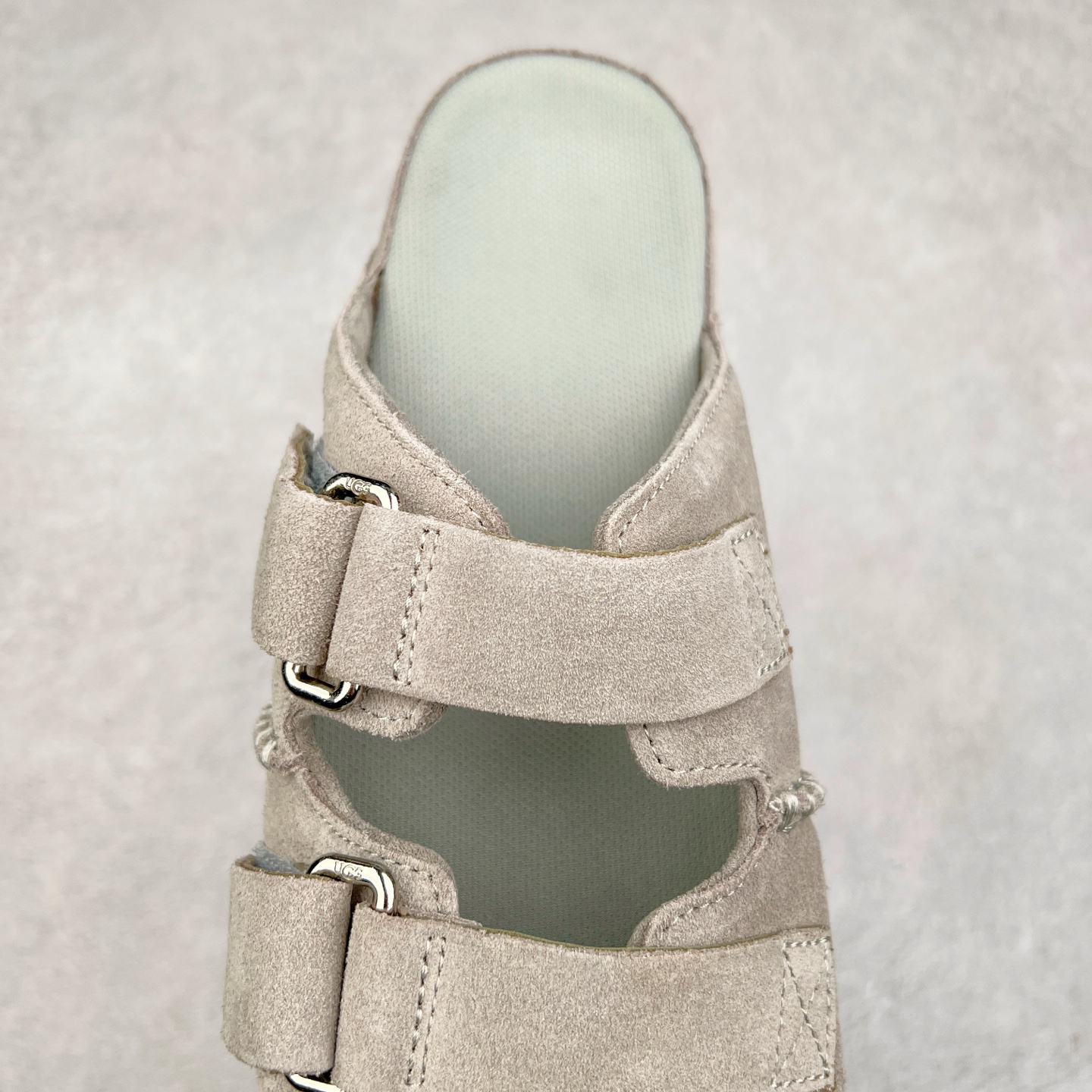 图片[5]-＃SP原厂 UGG 金星 绒面革轻盈低帮生活休闲鞋一字拖鞋 全鞋采用ZP同厂 隆丰A级澳洲进口羊皮毛一体 品牌代工厂生产线 完全遵循ZP工艺流程 代工厂原厂版师 秉承无原鞋不开发选择 注重每一处细节 市面最正版型 TREADLITE\\\”轻翼\\\”科技外底 轻便/耐用/柔韧/桩型【售后郑重承诺】一个月内若出现重大脱胶/断底等质量问题 直接为您换新！尺码：35 36 37 38 39 40 41-选品中心