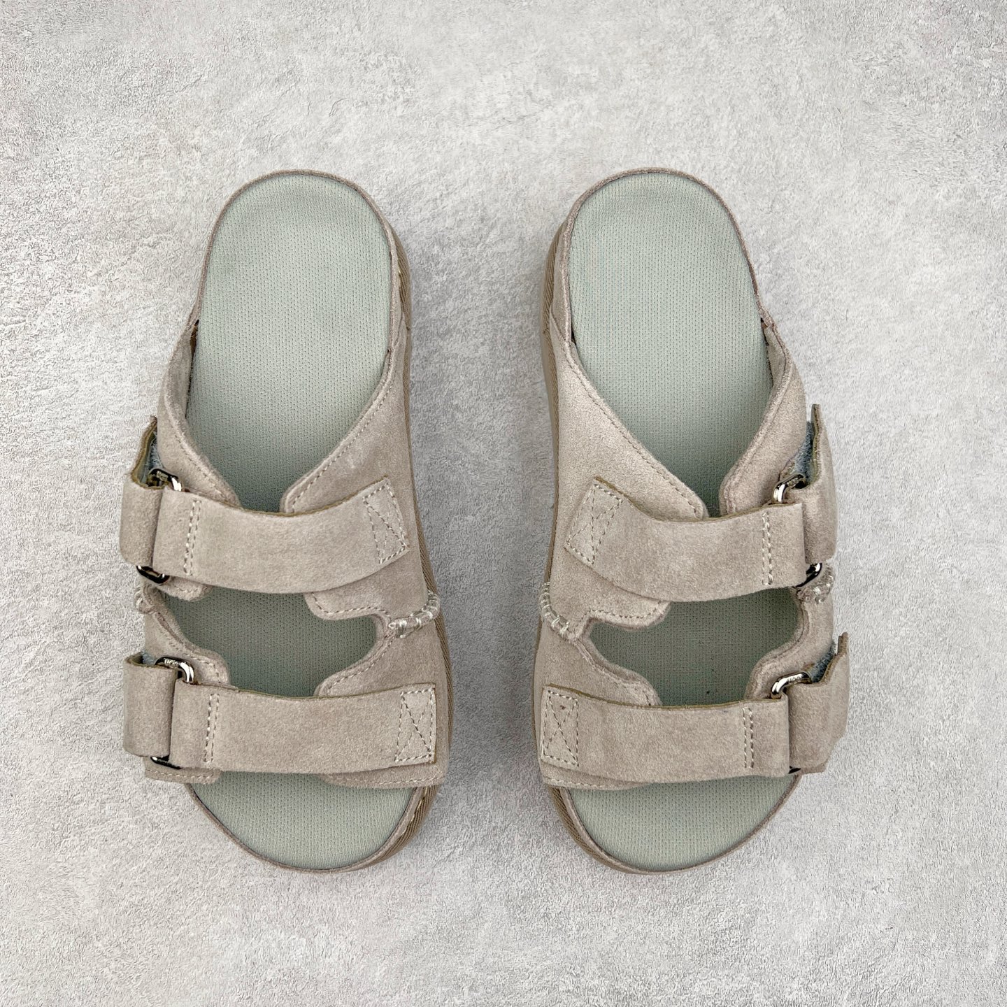 图片[2]-＃SP原厂 UGG 金星 绒面革轻盈低帮生活休闲鞋一字拖鞋 全鞋采用ZP同厂 隆丰A级澳洲进口羊皮毛一体 品牌代工厂生产线 完全遵循ZP工艺流程 代工厂原厂版师 秉承无原鞋不开发选择 注重每一处细节 市面最正版型 TREADLITE\\\”轻翼\\\”科技外底 轻便/耐用/柔韧/桩型【售后郑重承诺】一个月内若出现重大脱胶/断底等质量问题 直接为您换新！尺码：35 36 37 38 39 40 41-选品中心