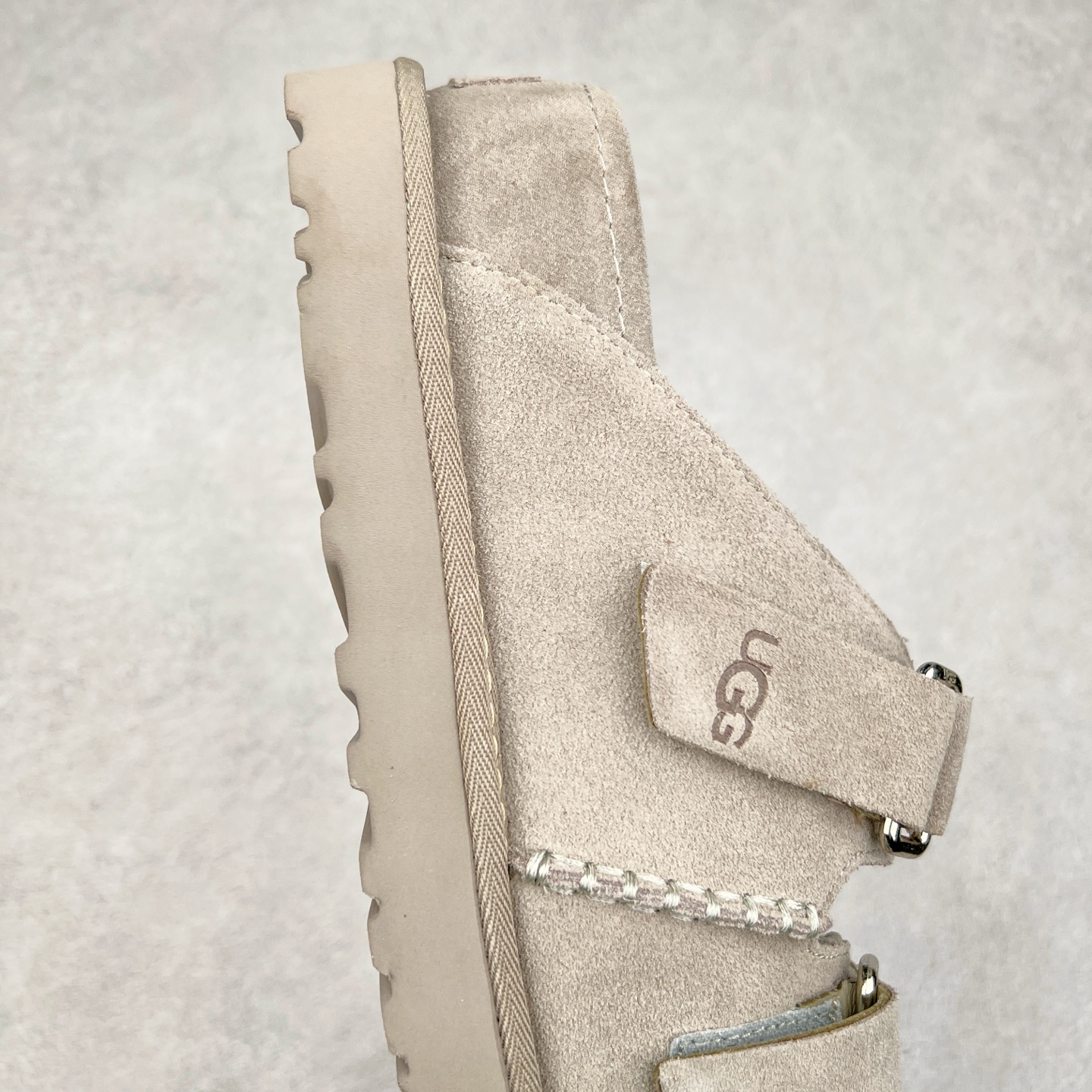 图片[6]-＃SP原厂 UGG 金星 绒面革轻盈低帮生活休闲鞋一字拖鞋 全鞋采用ZP同厂 隆丰A级澳洲进口羊皮毛一体 品牌代工厂生产线 完全遵循ZP工艺流程 代工厂原厂版师 秉承无原鞋不开发选择 注重每一处细节 市面最正版型 TREADLITE\\\”轻翼\\\”科技外底 轻便/耐用/柔韧/桩型【售后郑重承诺】一个月内若出现重大脱胶/断底等质量问题 直接为您换新！尺码：35 36 37 38 39 40 41-选品中心