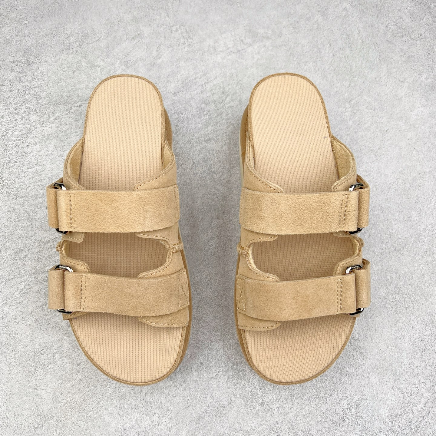 图片[2]-＃SP原厂 UGG 金星 绒面革轻盈低帮生活休闲鞋一字拖鞋 全鞋采用ZP同厂 隆丰A级澳洲进口羊皮毛一体 品牌代工厂生产线 完全遵循ZP工艺流程 代工厂原厂版师 秉承无原鞋不开发选择 注重每一处细节 市面最正版型 TREADLITE\\\”轻翼\\\”科技外底 轻便/耐用/柔韧/桩型【售后郑重承诺】一个月内若出现重大脱胶/断底等质量问题 直接为您换新！尺码：35 36 37 38 39 40 41-选品中心