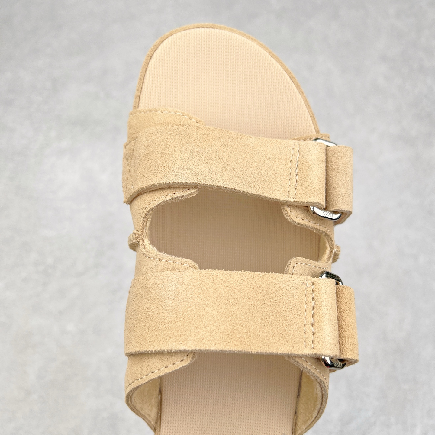 图片[4]-＃SP原厂 UGG 金星 绒面革轻盈低帮生活休闲鞋一字拖鞋 全鞋采用ZP同厂 隆丰A级澳洲进口羊皮毛一体 品牌代工厂生产线 完全遵循ZP工艺流程 代工厂原厂版师 秉承无原鞋不开发选择 注重每一处细节 市面最正版型 TREADLITE\\\”轻翼\\\”科技外底 轻便/耐用/柔韧/桩型【售后郑重承诺】一个月内若出现重大脱胶/断底等质量问题 直接为您换新！尺码：35 36 37 38 39 40 41-选品中心