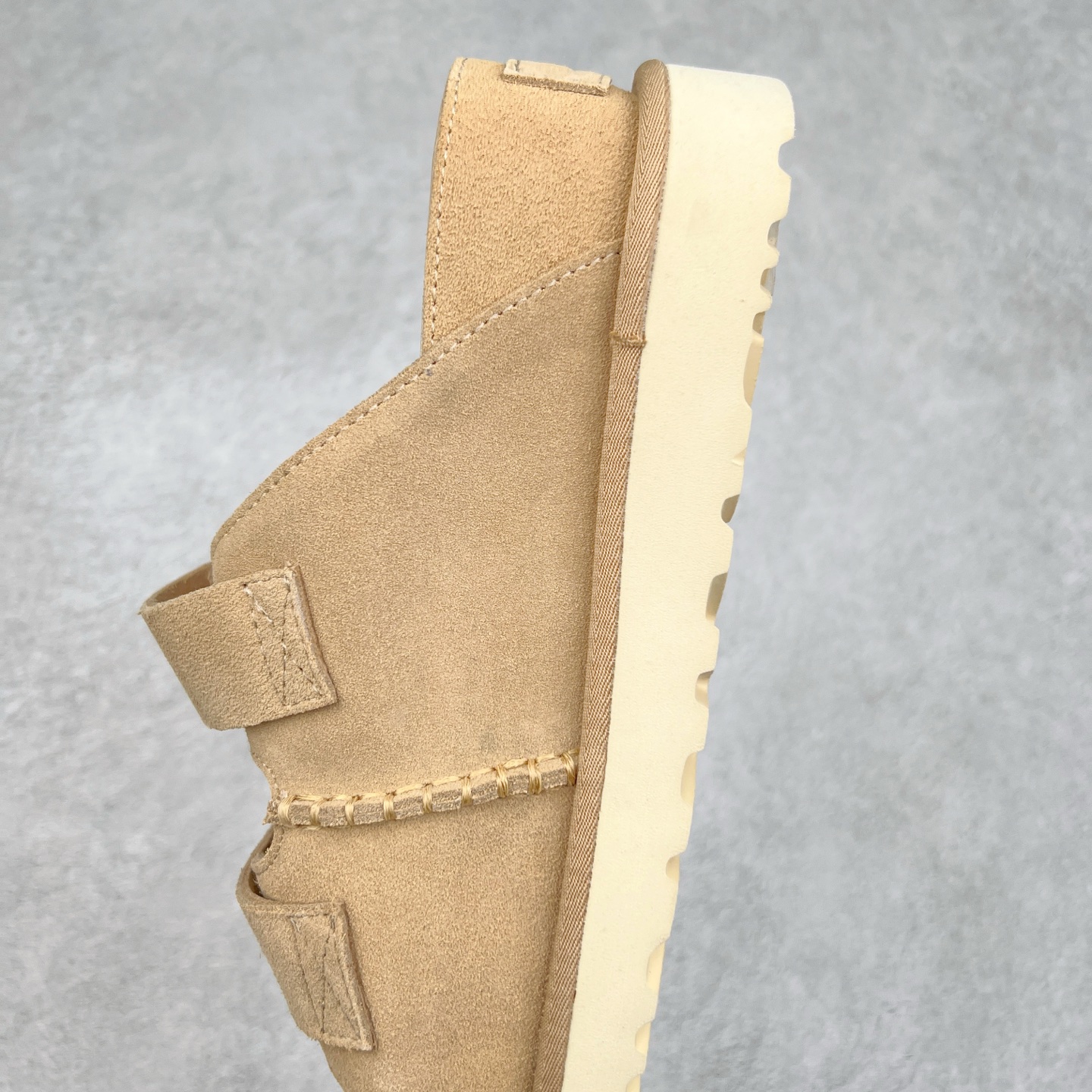 图片[7]-＃SP原厂 UGG 金星 绒面革轻盈低帮生活休闲鞋一字拖鞋 全鞋采用ZP同厂 隆丰A级澳洲进口羊皮毛一体 品牌代工厂生产线 完全遵循ZP工艺流程 代工厂原厂版师 秉承无原鞋不开发选择 注重每一处细节 市面最正版型 TREADLITE\\\”轻翼\\\”科技外底 轻便/耐用/柔韧/桩型【售后郑重承诺】一个月内若出现重大脱胶/断底等质量问题 直接为您换新！尺码：35 36 37 38 39 40 41-选品中心