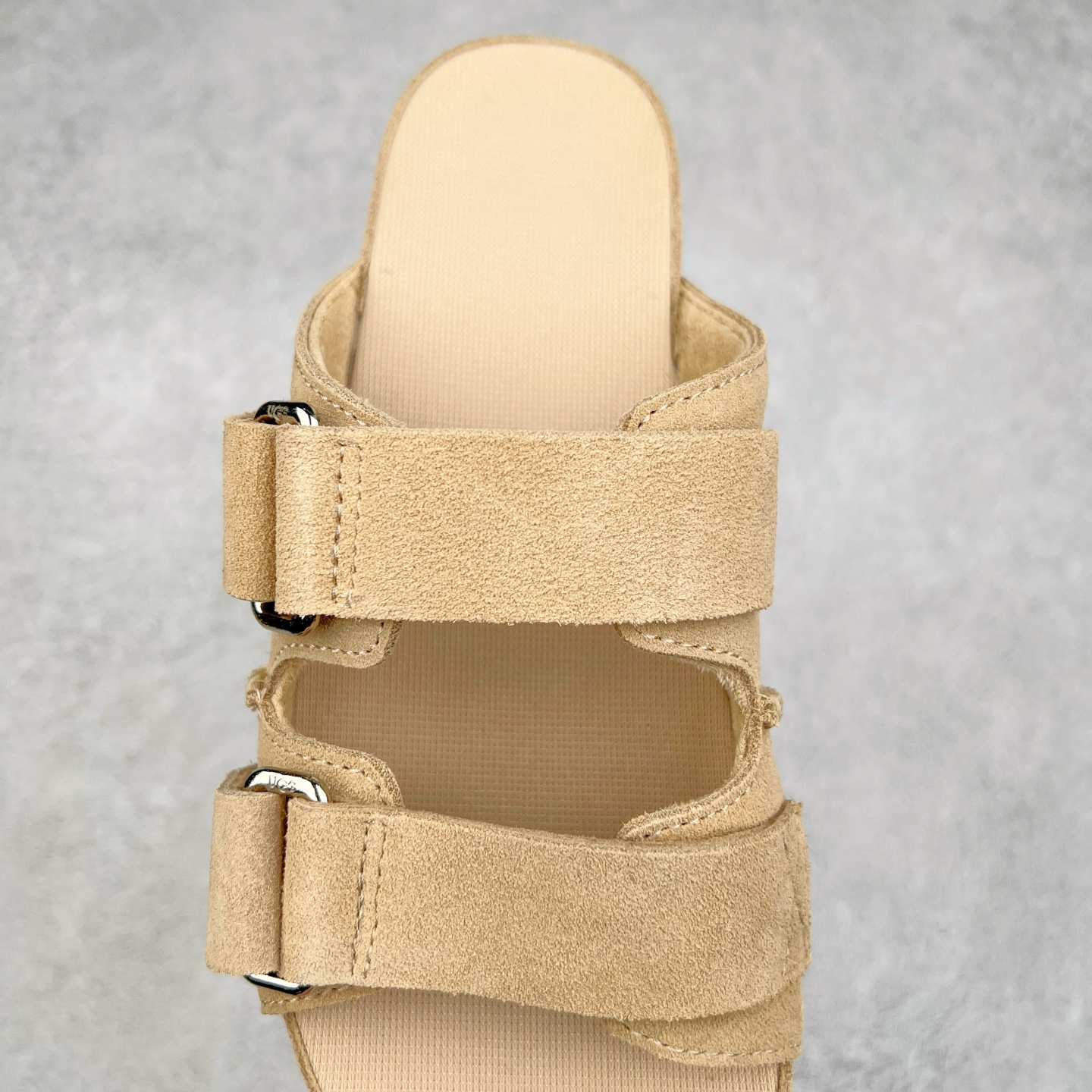 图片[5]-＃SP原厂 UGG 金星 绒面革轻盈低帮生活休闲鞋一字拖鞋 全鞋采用ZP同厂 隆丰A级澳洲进口羊皮毛一体 品牌代工厂生产线 完全遵循ZP工艺流程 代工厂原厂版师 秉承无原鞋不开发选择 注重每一处细节 市面最正版型 TREADLITE\\\”轻翼\\\”科技外底 轻便/耐用/柔韧/桩型【售后郑重承诺】一个月内若出现重大脱胶/断底等质量问题 直接为您换新！尺码：35 36 37 38 39 40 41-选品中心