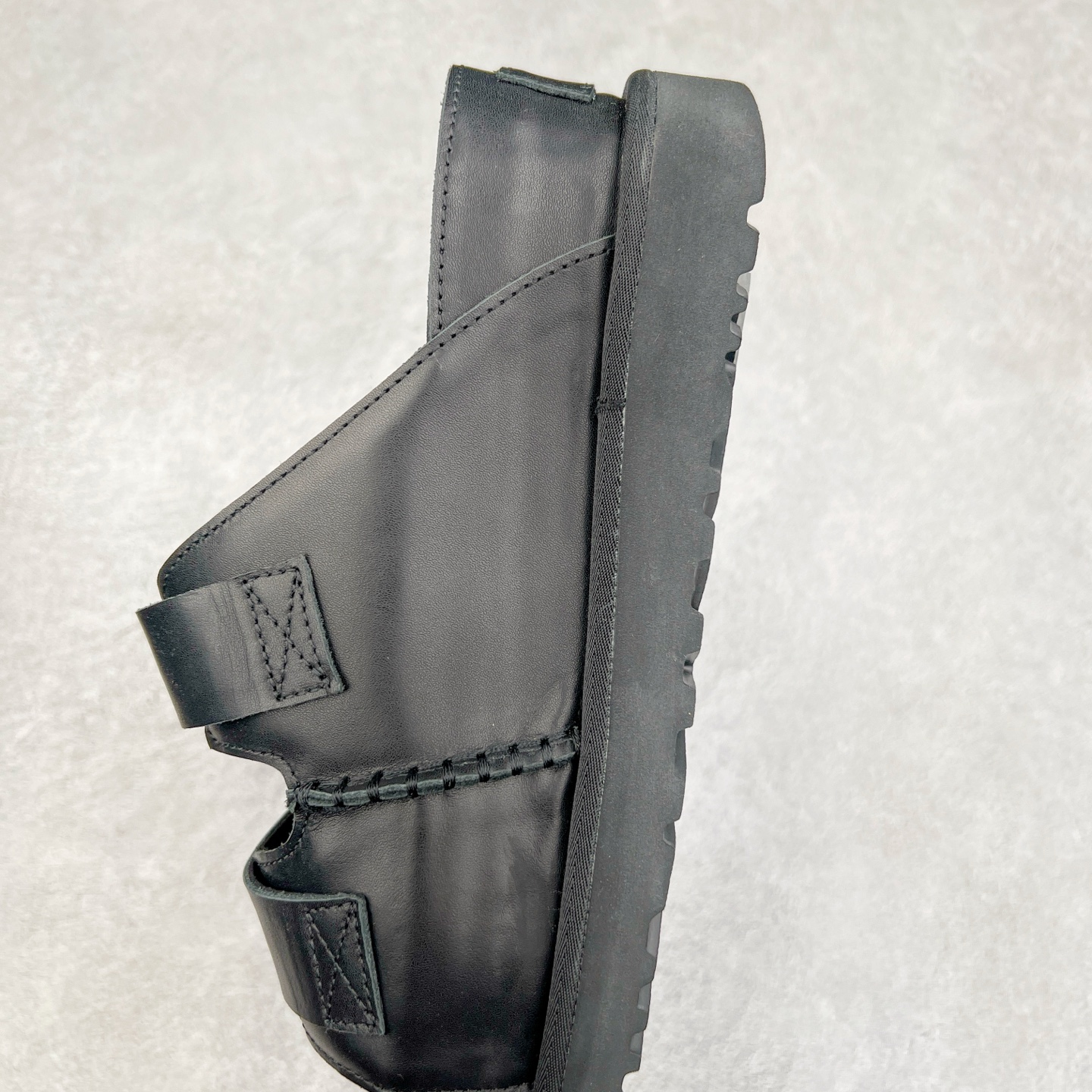 图片[7]-＃SP原厂 UGG 金星 绒面革轻盈低帮生活休闲鞋一字拖鞋 全鞋采用ZP同厂 隆丰A级澳洲进口羊皮毛一体 品牌代工厂生产线 完全遵循ZP工艺流程 代工厂原厂版师 秉承无原鞋不开发选择 注重每一处细节 市面最正版型 TREADLITE\\\”轻翼\\\”科技外底 轻便/耐用/柔韧/桩型【售后郑重承诺】一个月内若出现重大脱胶/断底等质量问题 直接为您换新！尺码：35 36 37 38 39 40 41-选品中心