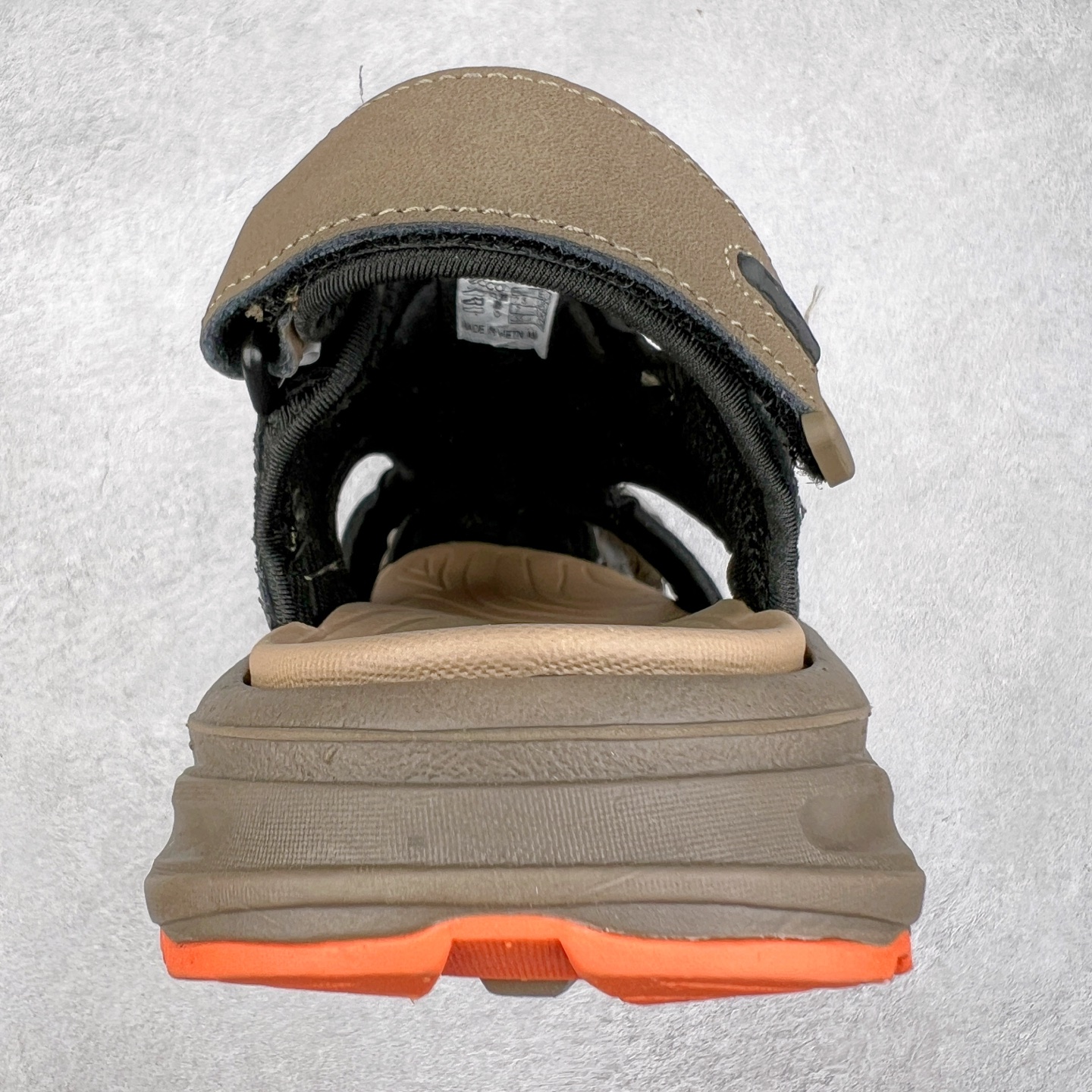 图片[8]-ECCO爱步男鞋夏季新款户外凉鞋 沙滩鞋男鞋 越野系列 酷爽夏日出行 褪去厚重和繁琐的束缚 百看不厌的拼接鞋面，个性走势畅游盛夏 鞋面采用抽绳扣，适应各种脚型 防撞鞋头构造 橡胶半包结构 形成防撞保护 避免磕碰 采用MD按摩垫脚，U型结构包裹脚跟缓解疲劳 后跟魔术贴条 粘合强防止掉脚 回弹轻便鞋底 耐磨抗老化，具有较强抓地性和耐磨性，稳固支撑 尺码：38 39 40 41 42 43 44 45（皮鞋码）-选品中心