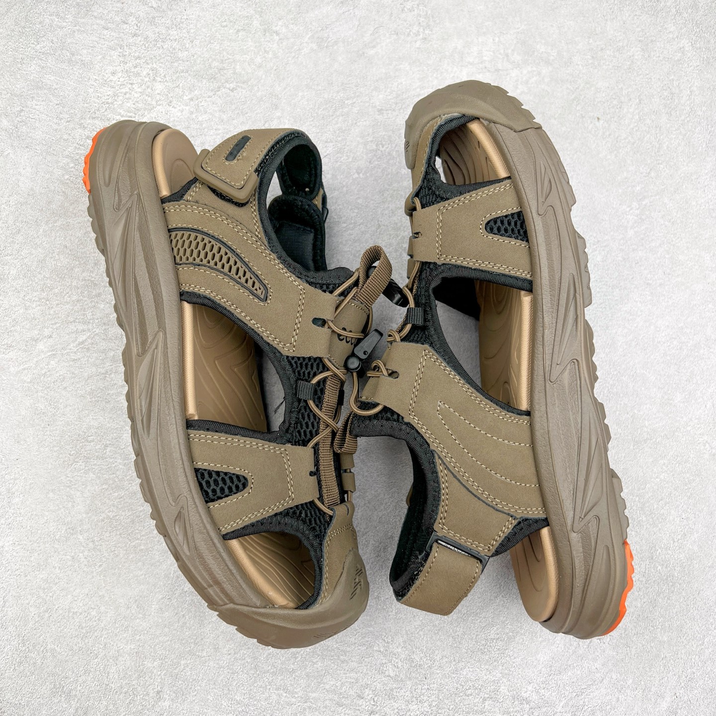 图片[3]-ECCO爱步男鞋夏季新款户外凉鞋 沙滩鞋男鞋 越野系列 酷爽夏日出行 褪去厚重和繁琐的束缚 百看不厌的拼接鞋面，个性走势畅游盛夏 鞋面采用抽绳扣，适应各种脚型 防撞鞋头构造 橡胶半包结构 形成防撞保护 避免磕碰 采用MD按摩垫脚，U型结构包裹脚跟缓解疲劳 后跟魔术贴条 粘合强防止掉脚 回弹轻便鞋底 耐磨抗老化，具有较强抓地性和耐磨性，稳固支撑 尺码：38 39 40 41 42 43 44 45（皮鞋码）-选品中心