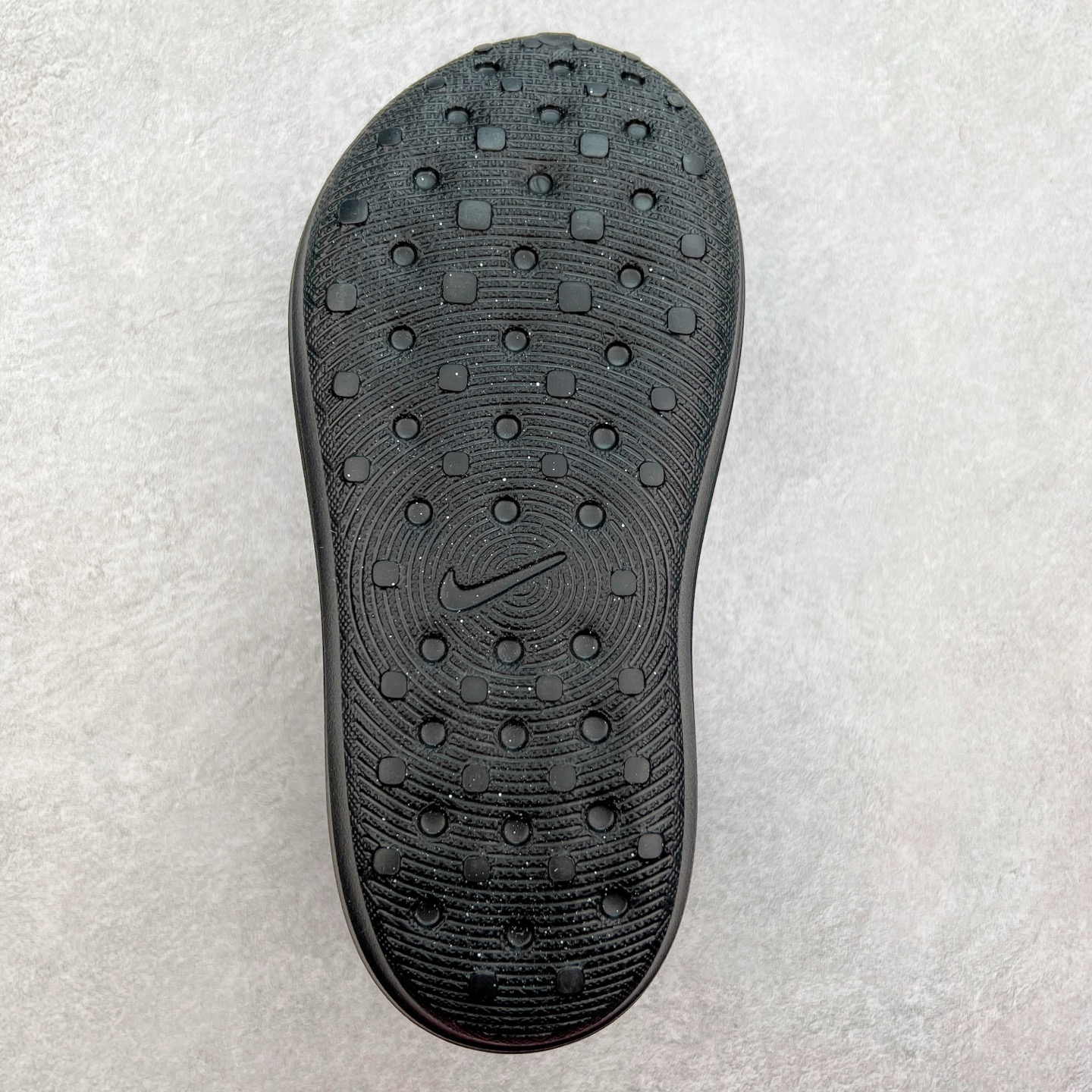 图片[9]-NK ReactX Rejuven8 简约舒适百搭洞洞鞋 从名字就能看出，这款鞋搭载了React X缓震科技，保证了舒适的脚感和轻盈的穿着体验。设计上，这双鞋采用了近几年非常流行的洞洞鞋风格，但特别之处在于加入了波浪纹路细节，让整个鞋型看起来更有立体感，视觉上也增添了几分现代感。尺码：36 36.5 37.5 38 38.5 39 40 40.5 41 42 42.5 43 44 44.5 45-选品中心