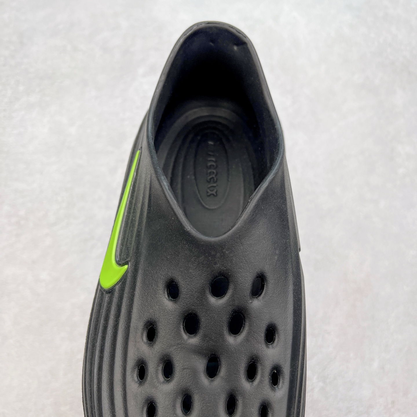 图片[5]-NK ReactX Rejuven8 简约舒适百搭洞洞鞋 从名字就能看出，这款鞋搭载了React X缓震科技，保证了舒适的脚感和轻盈的穿着体验。设计上，这双鞋采用了近几年非常流行的洞洞鞋风格，但特别之处在于加入了波浪纹路细节，让整个鞋型看起来更有立体感，视觉上也增添了几分现代感。尺码：36 36.5 37.5 38 38.5 39 40 40.5 41 42 42.5 43 44 44.5 45-选品中心