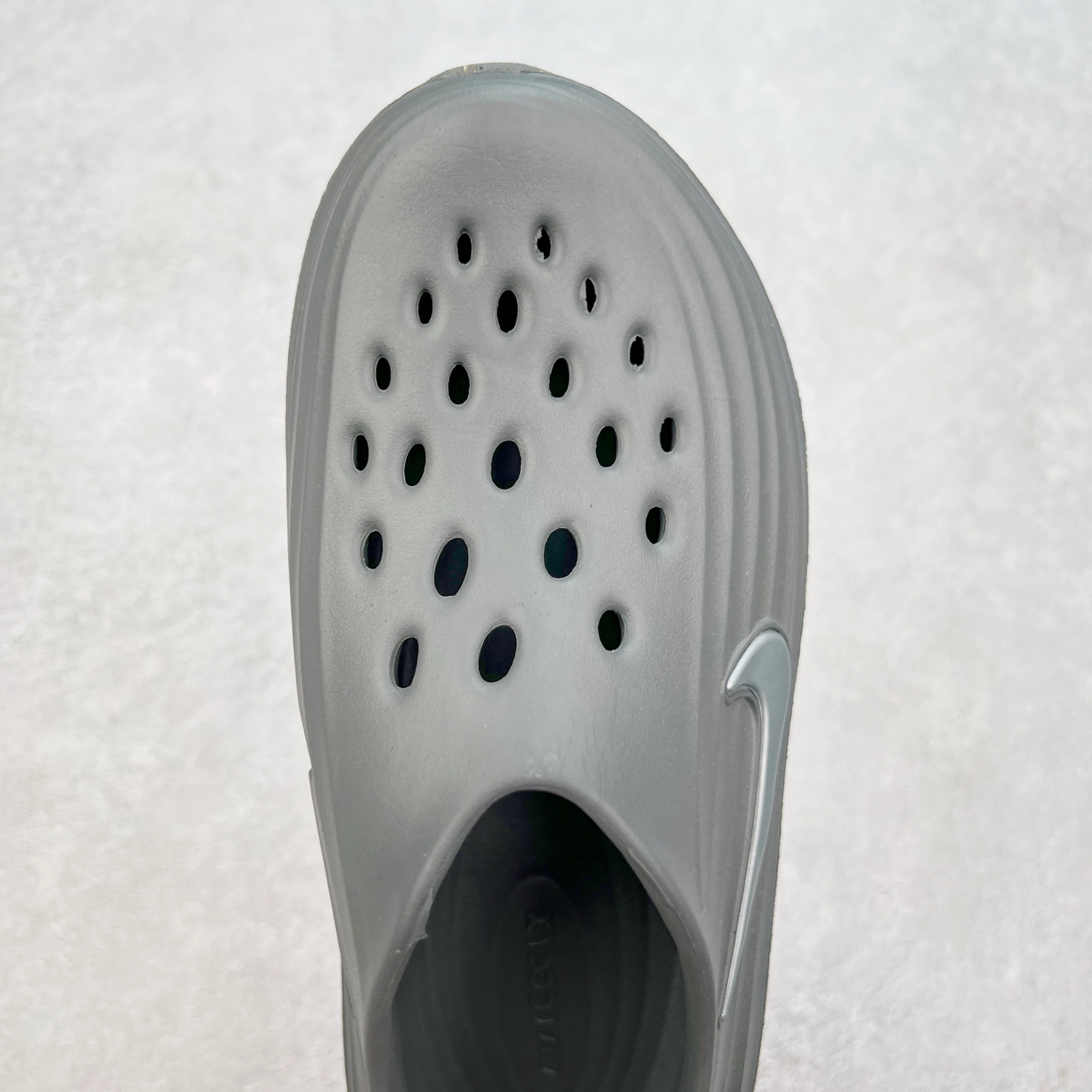 图片[4]-NK ReactX Rejuven8 简约舒适百搭洞洞鞋 从名字就能看出，这款鞋搭载了React X缓震科技，保证了舒适的脚感和轻盈的穿着体验。设计上，这双鞋采用了近几年非常流行的洞洞鞋风格，但特别之处在于加入了波浪纹路细节，让整个鞋型看起来更有立体感，视觉上也增添了几分现代感。尺码：36 36.5 37.5 38 38.5 39 40 40.5 41 42 42.5 43 44 44.5 45-选品中心