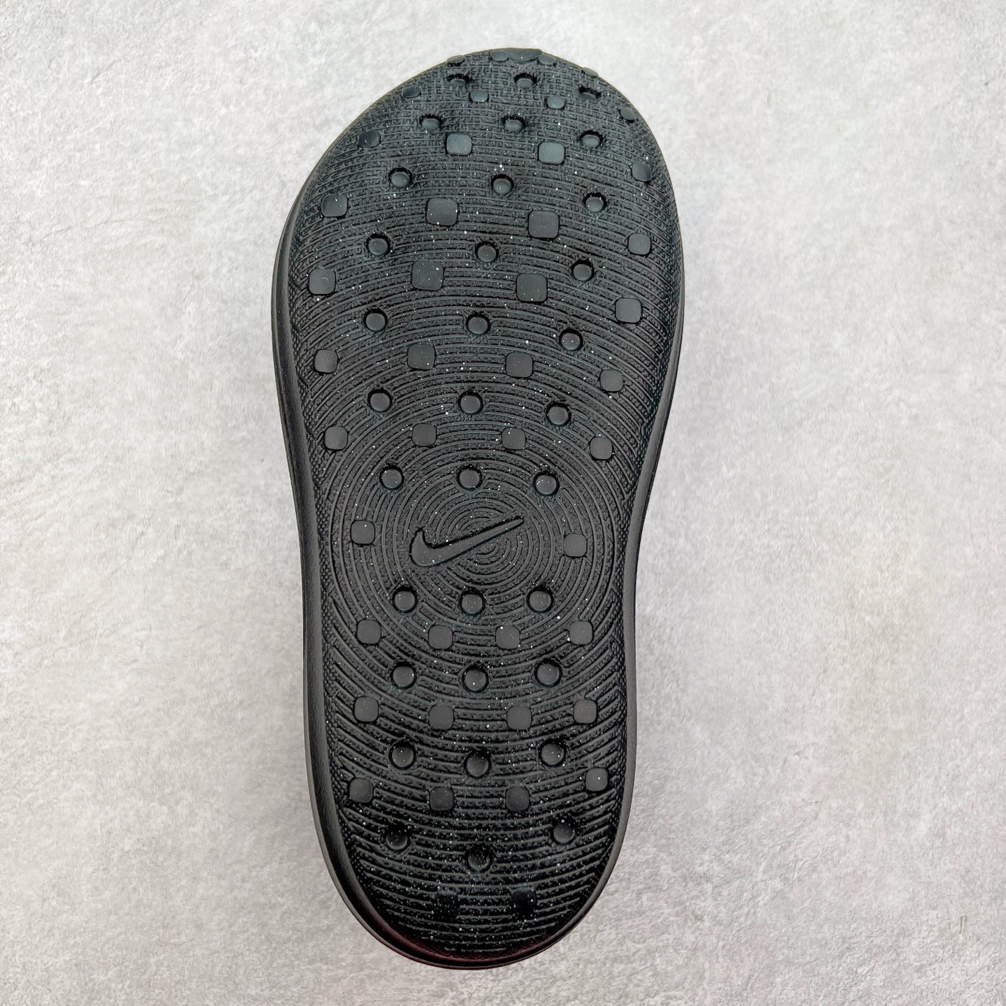 图片[9]-NK ReactX Rejuven8 简约舒适百搭洞洞鞋 从名字就能看出，这款鞋搭载了React X缓震科技，保证了舒适的脚感和轻盈的穿着体验。设计上，这双鞋采用了近几年非常流行的洞洞鞋风格，但特别之处在于加入了波浪纹路细节，让整个鞋型看起来更有立体感，视觉上也增添了几分现代感。尺码：36 36.5 37.5 38 38.5 39 40 40.5 41 42 42.5 43 44 44.5 45-选品中心