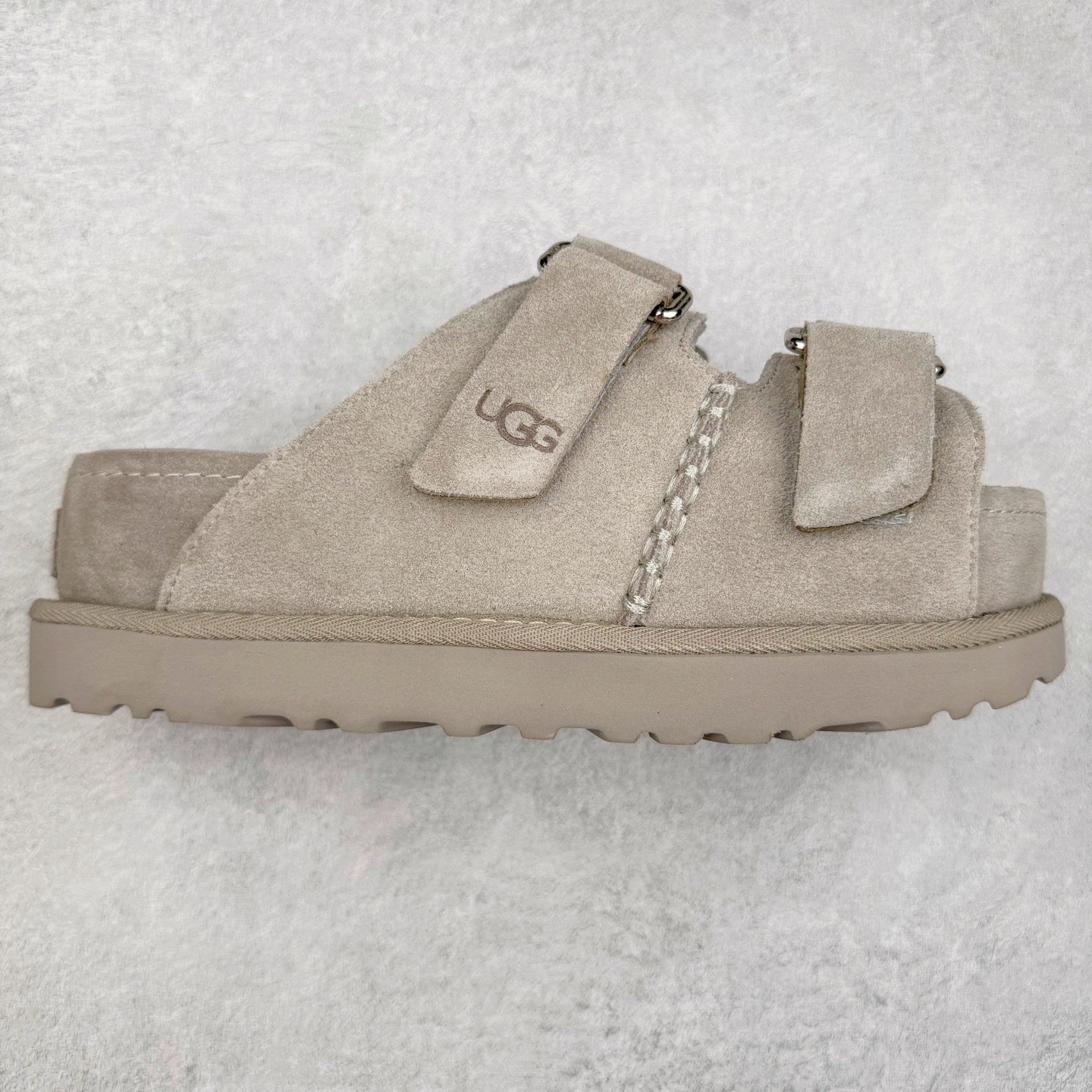 ＃SP原厂 UGG 金星 绒面革轻盈低帮生活休闲鞋一字拖鞋 全鞋采用ZP同厂 隆丰A级澳洲进口羊皮毛一体 品牌代工厂生产线 完全遵循ZP工艺流程 代工厂原厂版师 秉承无原鞋不开发选择 注重每一处细节 市面最正版型 TREADLITE\\\”轻翼\\\”科技外底 轻便/耐用/柔韧/桩型【售后郑重承诺】一个月内若出现重大脱胶/断底等质量问题 直接为您换新！尺码：35 36 37 38 39 40 41-选品中心