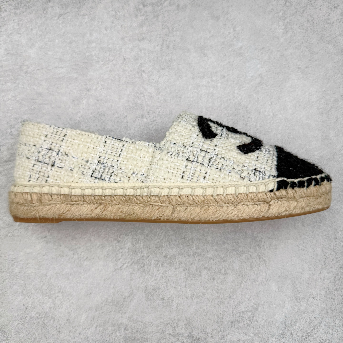 图片[8]-＃纯原 CHANEL 香奈儿经典款 小香渔夫鞋 万年长青款 各路网红单品 春夏百搭款 牛仔裤 短裤轻松驾驭 原版一比一开模 99%还原正品100针麻绳上线，双双纯手工品质保证 原单进口羊皮 内里垫脚均为柔软绵羊皮 天然麻绳配透明橡胶大底 专柜统一包装。 脚背高/或者宽 建议选大一码 尺码：35 36 37 38 39 40-选品中心