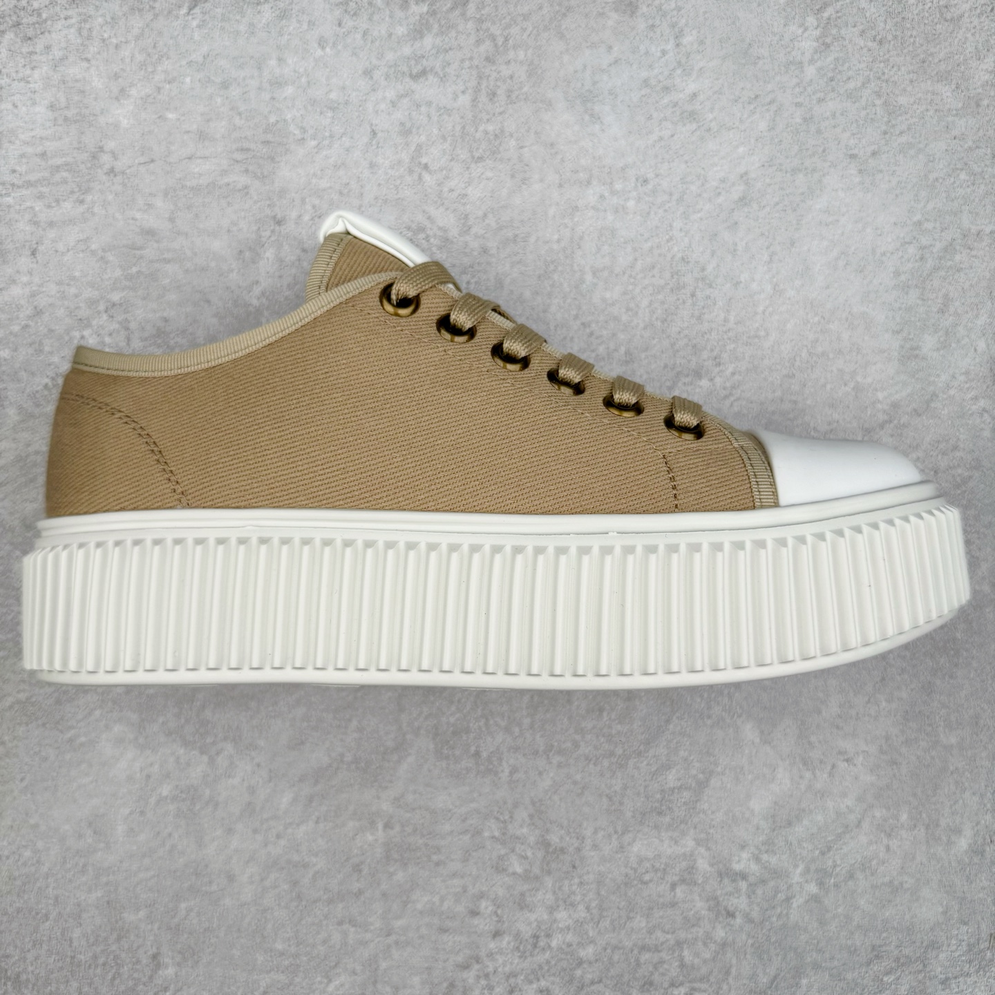 MIU MIU缪缪 牛仔布 低帮 舒适系带 低帮 时尚板鞋 女款 尺码：35 36 37 38 39-选品中心