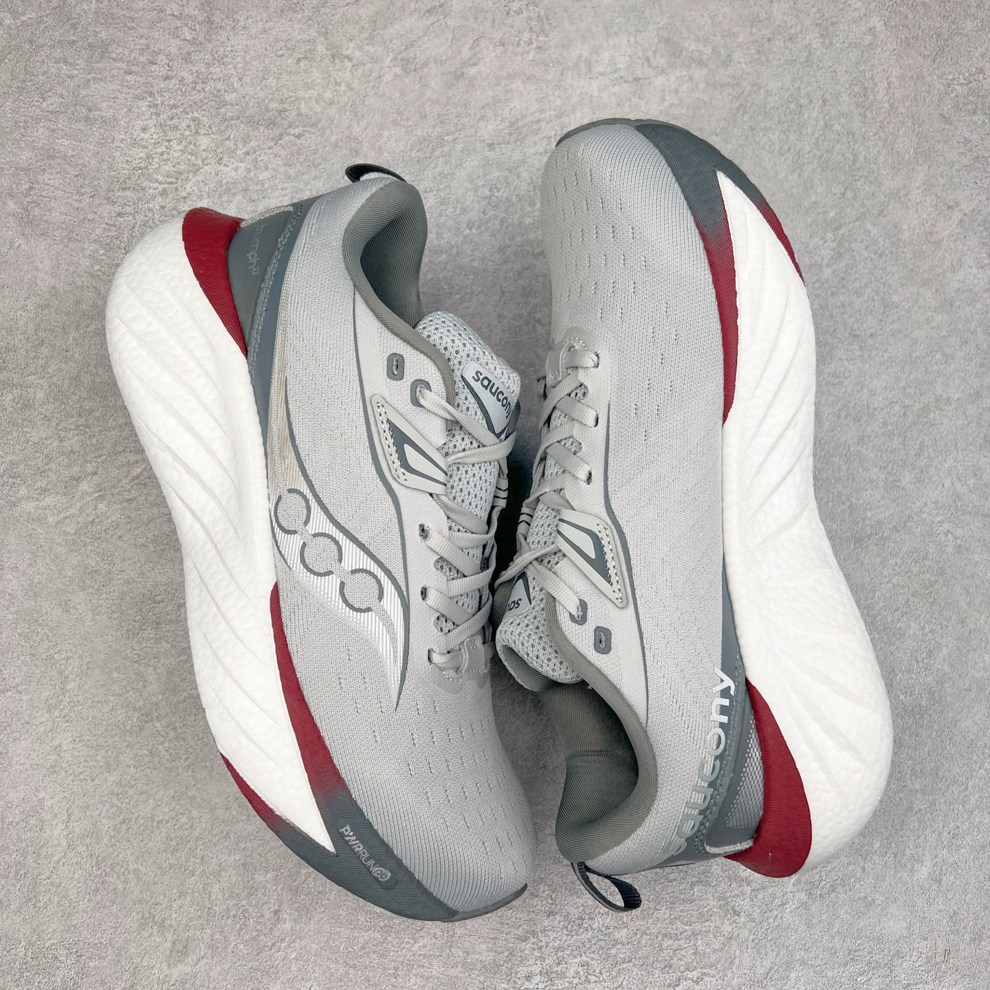 图片[3]-Saucony Triumph 22 索康尼胜利22代旗舰级缓震型跑鞋 性能相比前几代再升级：鞋面采用全新升级的工学网设计 贴合脚部更透气 中底部分使用最新的PWRRUN+材质 搭配PWRRUN+鞋垫使中底的大幅加厚 10mm坡差进一步提供缓震、回弹性能 内底则采用了FORMFIT动态适应系统 动态契合脚型 提升包裹性和舒适性 提供更卓越的动态回馈体验 XT-900橡胶大底 可提供良好的抓地力和较强抗磨性能 尺码：35.5 36 36.5 37.5 38 38.5 39 40 40.5 41 42 42.5 43 44 44.5 45-选品中心