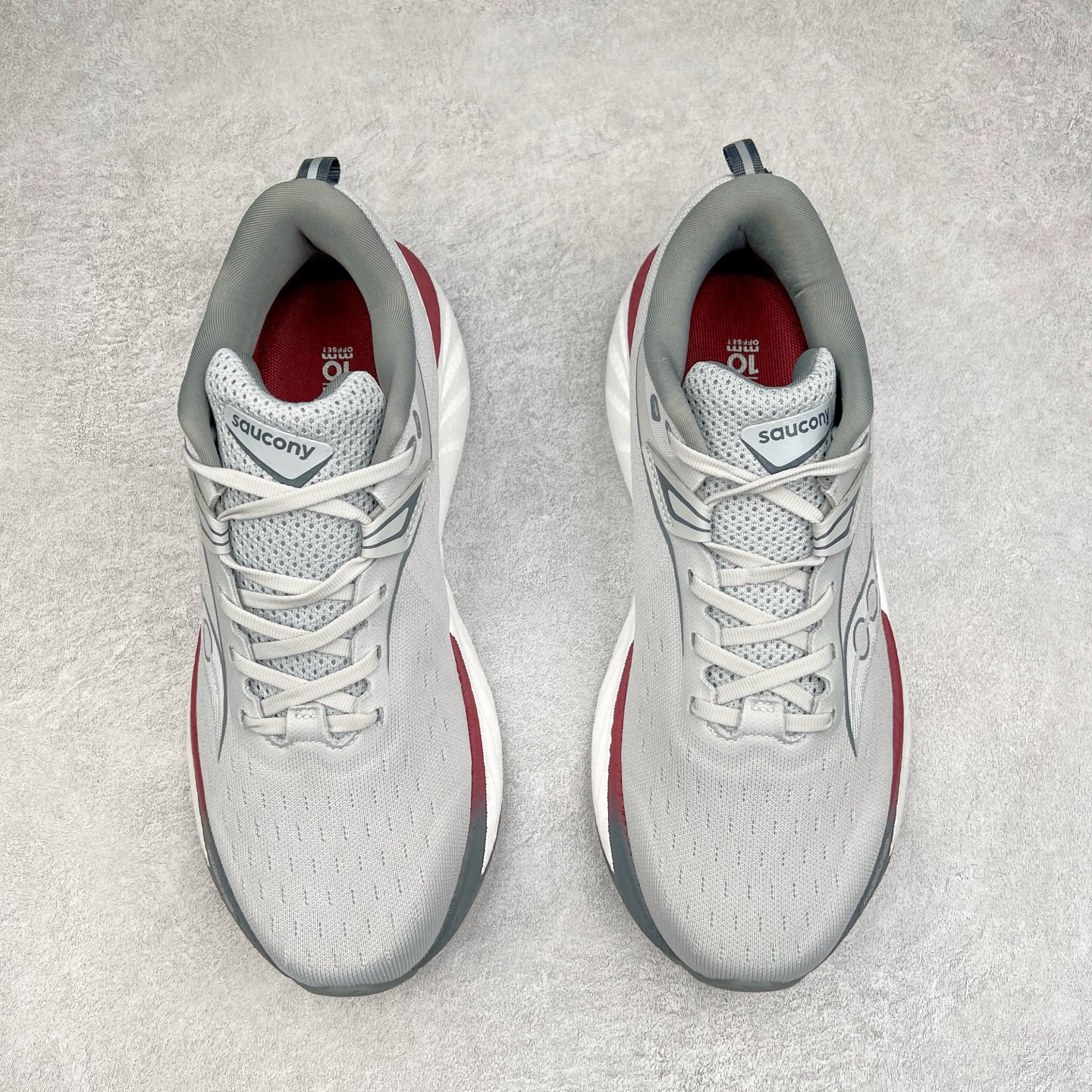 图片[2]-Saucony Triumph 22 索康尼胜利22代旗舰级缓震型跑鞋 性能相比前几代再升级：鞋面采用全新升级的工学网设计 贴合脚部更透气 中底部分使用最新的PWRRUN+材质 搭配PWRRUN+鞋垫使中底的大幅加厚 10mm坡差进一步提供缓震、回弹性能 内底则采用了FORMFIT动态适应系统 动态契合脚型 提升包裹性和舒适性 提供更卓越的动态回馈体验 XT-900橡胶大底 可提供良好的抓地力和较强抗磨性能 尺码：35.5 36 36.5 37.5 38 38.5 39 40 40.5 41 42 42.5 43 44 44.5 45-选品中心