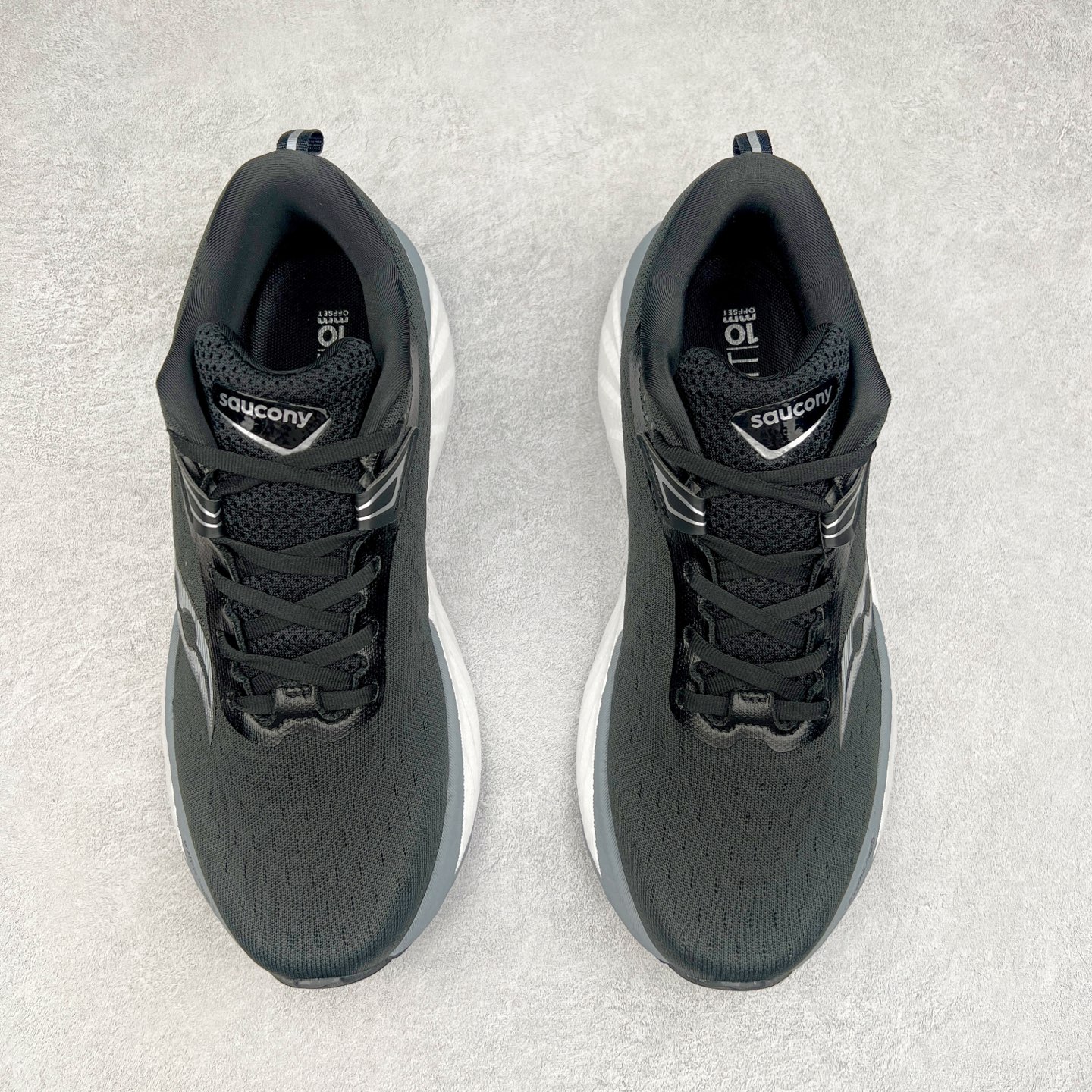 图片[2]-Saucony Triumph 22 索康尼胜利22代旗舰级缓震型跑鞋 性能相比前几代再升级：鞋面采用全新升级的工学网设计 贴合脚部更透气 中底部分使用最新的PWRRUN+材质 搭配PWRRUN+鞋垫使中底的大幅加厚 10mm坡差进一步提供缓震、回弹性能 内底则采用了FORMFIT动态适应系统 动态契合脚型 提升包裹性和舒适性 提供更卓越的动态回馈体验 XT-900橡胶大底 可提供良好的抓地力和较强抗磨性能 尺码：35.5 36 36.5 37.5 38 38.5 39 40 40.5 41 42 42.5 43 44 44.5 45-选品中心