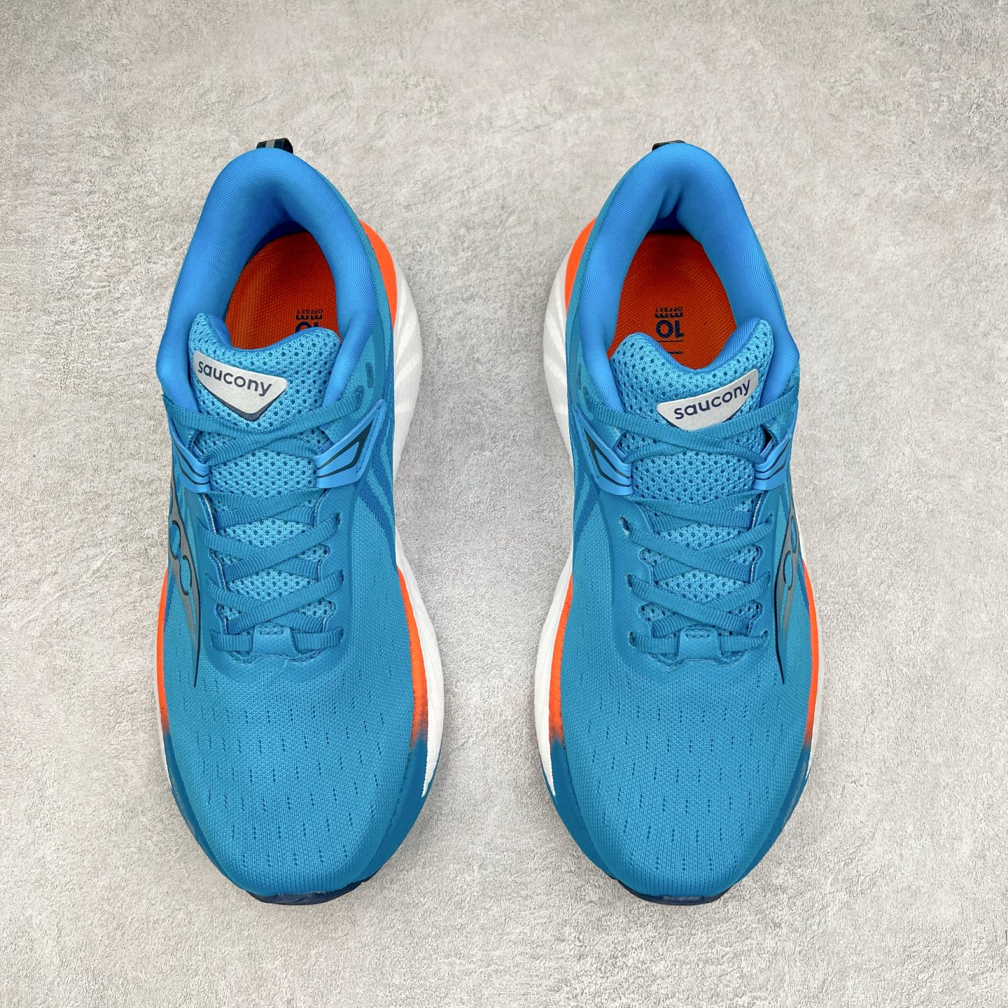 图片[2]-Saucony Triumph 22 索康尼胜利22代旗舰级缓震型跑鞋 性能相比前几代再升级：鞋面采用全新升级的工学网设计 贴合脚部更透气 中底部分使用最新的PWRRUN+材质 搭配PWRRUN+鞋垫使中底的大幅加厚 10mm坡差进一步提供缓震、回弹性能 内底则采用了FORMFIT动态适应系统 动态契合脚型 提升包裹性和舒适性 提供更卓越的动态回馈体验 XT-900橡胶大底 可提供良好的抓地力和较强抗磨性能 尺码：35.5 36 36.5 37.5 38 38.5 39 40 40.5 41 42 42.5 43 44 44.5 45-选品中心