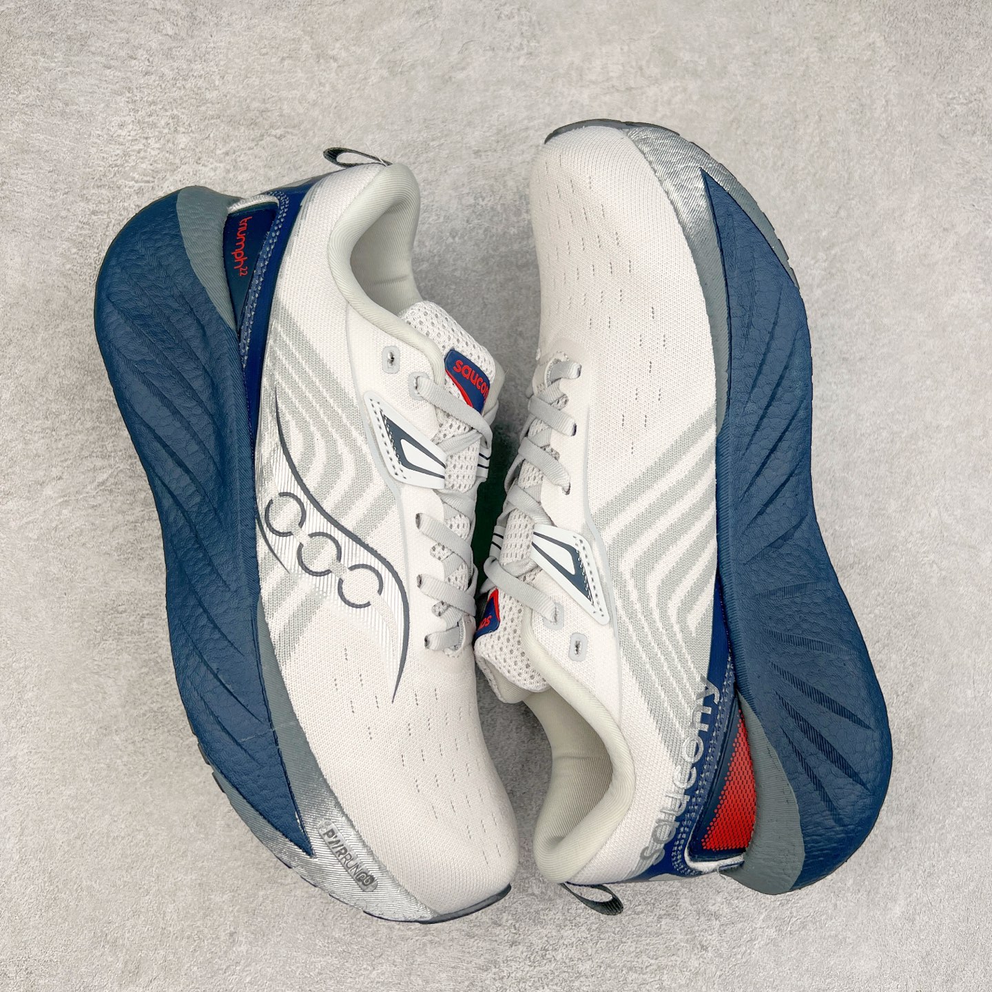 图片[3]-Saucony Triumph 22 索康尼胜利22代旗舰级缓震型跑鞋 性能相比前几代再升级：鞋面采用全新升级的工学网设计 贴合脚部更透气 中底部分使用最新的PWRRUN+材质 搭配PWRRUN+鞋垫使中底的大幅加厚 10mm坡差进一步提供缓震、回弹性能 内底则采用了FORMFIT动态适应系统 动态契合脚型 提升包裹性和舒适性 提供更卓越的动态回馈体验 XT-900橡胶大底 可提供良好的抓地力和较强抗磨性能 尺码：35.5 36 36.5 37.5 38 38.5 39 40 40.5 41 42 42.5 43 44 44.5 45-选品中心