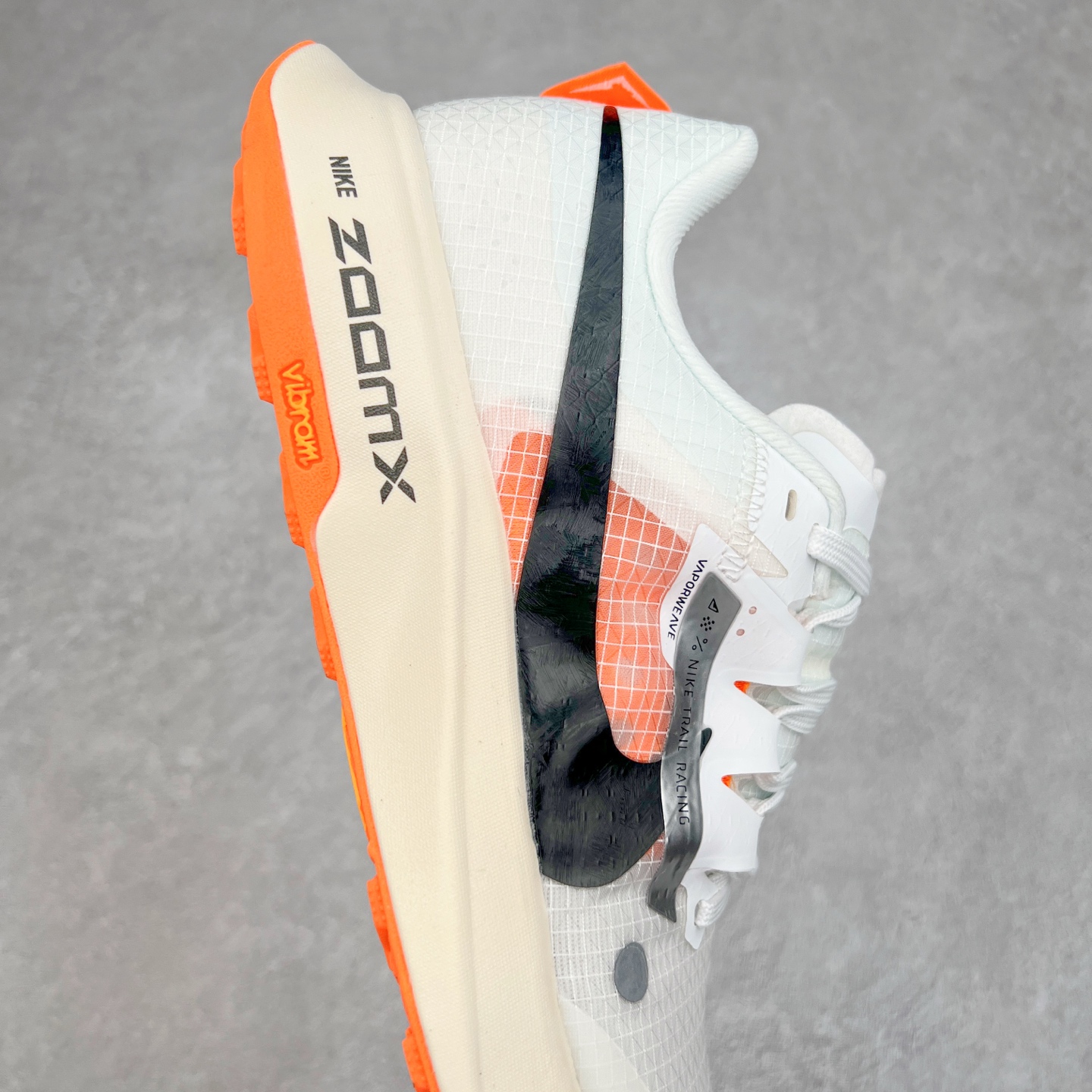 图片[6]-NK Zoom X ULTRAFLY TRAIL Next Nature 越野跑步鞋 登月兼顾迅疾外观和稳固脚感 后跟覆面和中足动态支撑巧妙融合 缔造稳定顺畅的迈步体验 尺码：36 36.5 37.5 38 38.5 39 40 40.5 41 42 42.5 43 44 44.5 45-选品中心