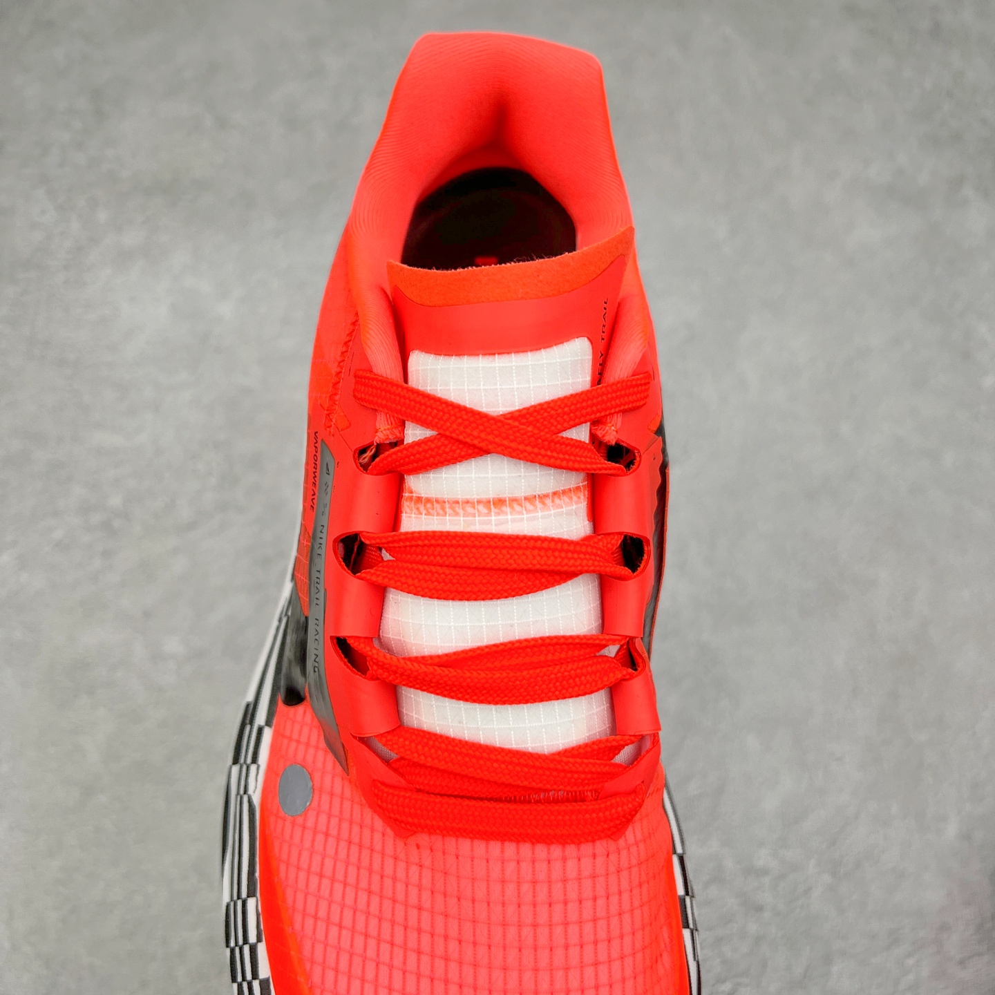 图片[5]-NK Zoom X ULTRAFLY TRAIL Next Nature 越野跑步鞋 登月兼顾迅疾外观和稳固脚感 后跟覆面和中足动态支撑巧妙融合 缔造稳定顺畅的迈步体验 尺码：36 36.5 37.5 38 38.5 39 40 40.5 41 42 42.5 43 44 44.5 45-选品中心