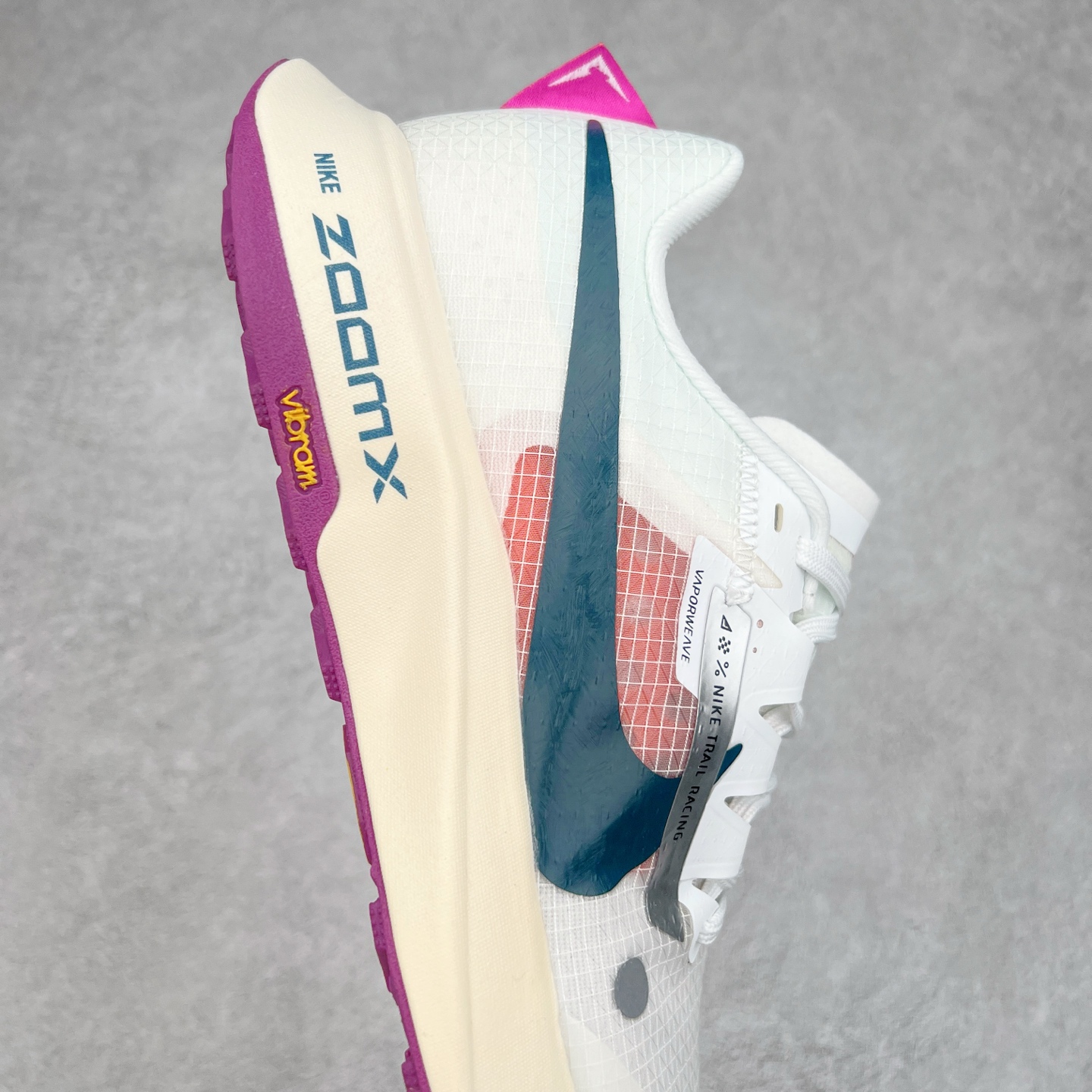 图片[6]-NK Zoom X ULTRAFLY TRAIL Next Nature 越野跑步鞋 登月兼顾迅疾外观和稳固脚感 后跟覆面和中足动态支撑巧妙融合 缔造稳定顺畅的迈步体验 尺码：36 36.5 37.5 38 38.5 39 40 40.5 41 42 42.5 43 44 44.5 45-选品中心