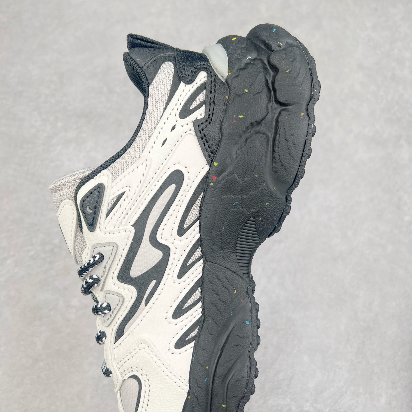 图片[7]-FILA FUSION Fluid 斐乐摩登潮牌防滑耐磨轻便运动鞋 FUSION 系列传承了 FILA 的百年基因，融入年轻运动及潮流文化，成为引领变革、创新突破的一代。以“1+N” 的跨界合作模式重现经典的同时创造经典。带来最出其不意的跨界合作惊喜。同时，FILAFUSION把FILA 的 DNA 融入到定制体验里，你可以随心制造厲于你的产品。FILA FUSION 的鞋家族涵盖了老爹鞋、跑步鞋、网球鞋、季节款。风格复古新潮，满足了时尚人士出行及各类运动的搭配需求，成为当下年轻人筷拥的鞋类品牌之一。FILA FUSION 走进年轻人的世界，通过年轻人运动，街舞，滑板，篮球，展现 FILA FUSION 的潮流态度和年轻文化。FILA FUSION 认为末来属于引领变革、创新突破的年轻一代，让我们一起构成 FILA 未来的蓝图吧！尺码：35.5 36 36.5 37.5 38 38.5 39 40 40.5 41 42 42.5 43 44 44.5 45 45.5-选品中心