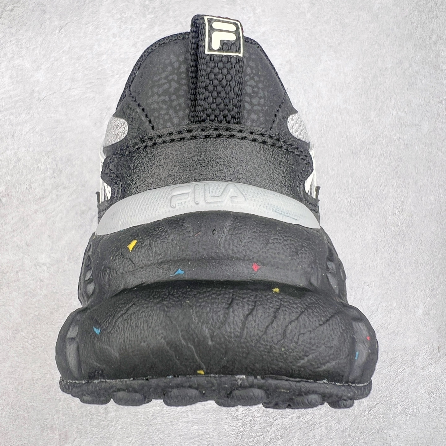 图片[8]-FILA FUSION Fluid 斐乐摩登潮牌防滑耐磨轻便运动鞋 FUSION 系列传承了 FILA 的百年基因，融入年轻运动及潮流文化，成为引领变革、创新突破的一代。以“1+N” 的跨界合作模式重现经典的同时创造经典。带来最出其不意的跨界合作惊喜。同时，FILAFUSION把FILA 的 DNA 融入到定制体验里，你可以随心制造厲于你的产品。FILA FUSION 的鞋家族涵盖了老爹鞋、跑步鞋、网球鞋、季节款。风格复古新潮，满足了时尚人士出行及各类运动的搭配需求，成为当下年轻人筷拥的鞋类品牌之一。FILA FUSION 走进年轻人的世界，通过年轻人运动，街舞，滑板，篮球，展现 FILA FUSION 的潮流态度和年轻文化。FILA FUSION 认为末来属于引领变革、创新突破的年轻一代，让我们一起构成 FILA 未来的蓝图吧！尺码：35.5 36 36.5 37.5 38 38.5 39 40 40.5 41 42 42.5 43 44 44.5 45 45.5-选品中心