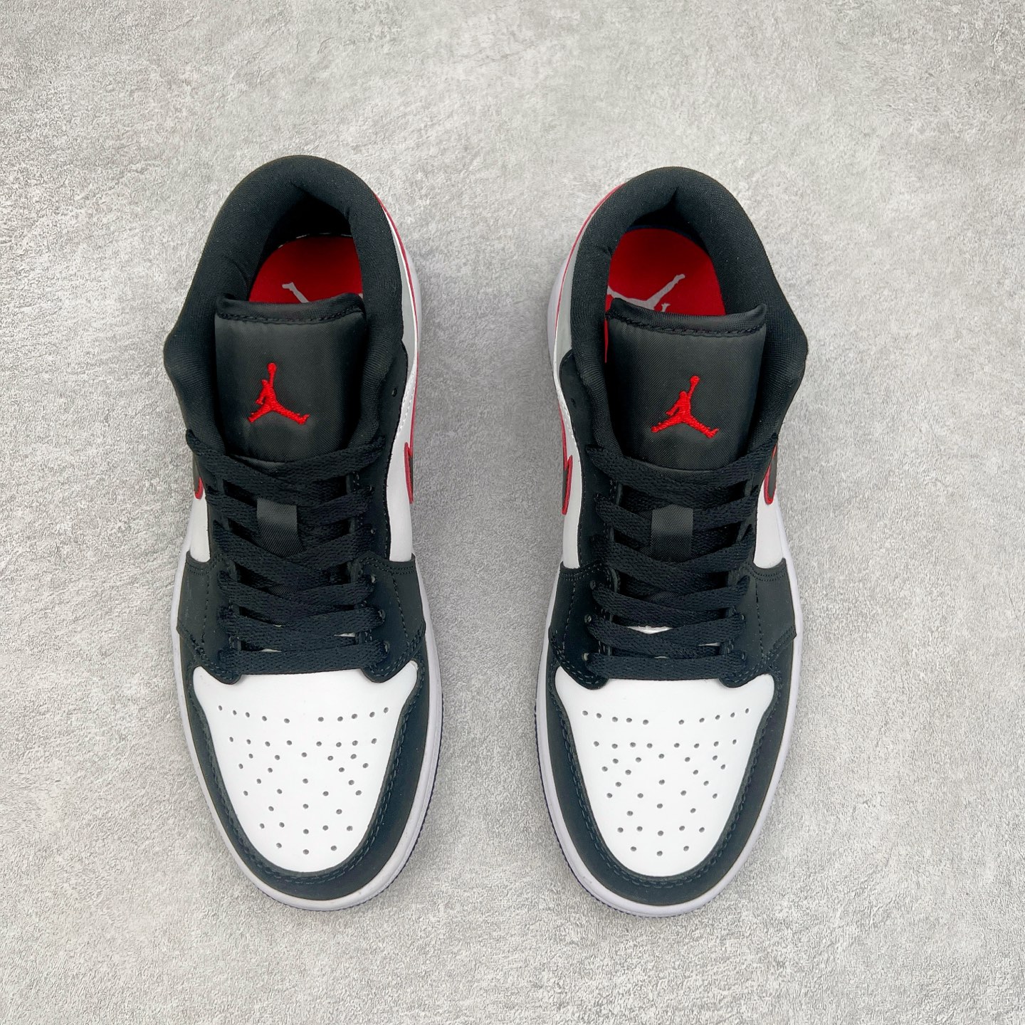 图片[2]-＃福利特价 Air Jordan AJ1 Low 低帮系列 百分百全新货品 零氧化发霉 给足利润空间操作 超乎所想的高性价比 原装楦头纸板开发 完美鞋型 超高清洁度 鞋型不臃肿别扭 原厂内置全掌气垫 A模大底 鞋舌AJ原厂专用牛津布 AJ专用反口珍珠布 原厂无杂质高弹内里海棉 特殊封边弹力鞋带 原鞋开模 拒绝公底 购置公司同步原材料 都有细节原汁原味 忠于原版 尺码：36 36.5 37.5 38 38.5 39 40 40.5 41 42 42.5 43 44 44.5 45 46-选品中心