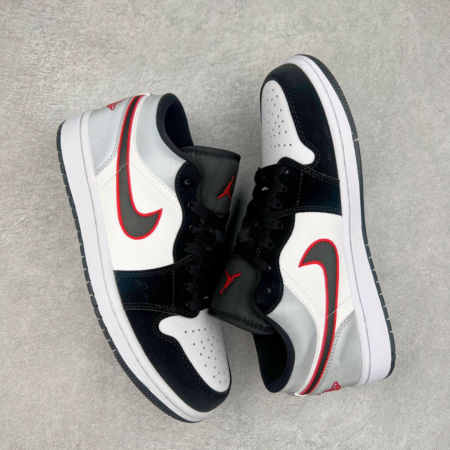 图片[3]-＃福利特价 Air Jordan AJ1 Low 低帮系列 百分百全新货品 零氧化发霉 给足利润空间操作 超乎所想的高性价比 原装楦头纸板开发 完美鞋型 超高清洁度 鞋型不臃肿别扭 原厂内置全掌气垫 A模大底 鞋舌AJ原厂专用牛津布 AJ专用反口珍珠布 原厂无杂质高弹内里海棉 特殊封边弹力鞋带 原鞋开模 拒绝公底 购置公司同步原材料 都有细节原汁原味 忠于原版 尺码：36 36.5 37.5 38 38.5 39 40 40.5 41 42 42.5 43 44 44.5 45 46-选品中心