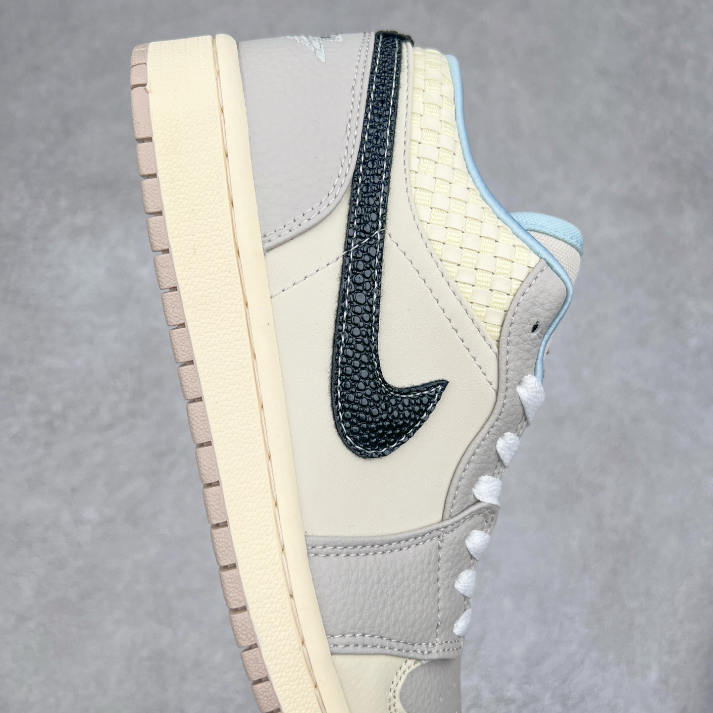 图片[6]-＃福利特价 Air Jordan AJ1 Low 低帮系列 百分百全新货品 零氧化发霉 给足利润空间操作 超乎所想的高性价比 原装楦头纸板开发 完美鞋型 超高清洁度 鞋型不臃肿别扭 原厂内置全掌气垫 A模大底 鞋舌AJ原厂专用牛津布 AJ专用反口珍珠布 原厂无杂质高弹内里海棉 特殊封边弹力鞋带 原鞋开模 拒绝公底 购置公司同步原材料 都有细节原汁原味 忠于原版 尺码：36 36.5 37.5 38 38.5 39 40 40.5 41 42 42.5 43 44 44.5 45 46-选品中心