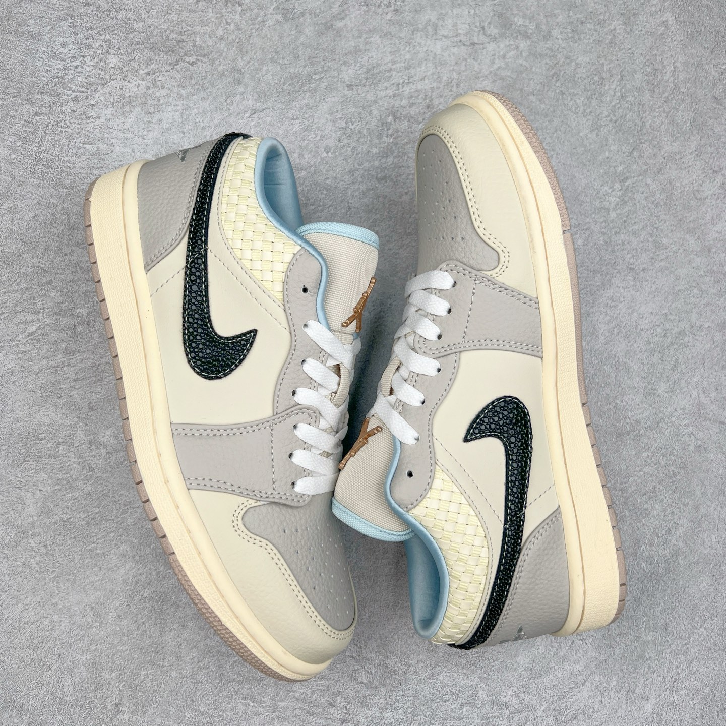 图片[3]-＃福利特价 Air Jordan AJ1 Low 低帮系列 百分百全新货品 零氧化发霉 给足利润空间操作 超乎所想的高性价比 原装楦头纸板开发 完美鞋型 超高清洁度 鞋型不臃肿别扭 原厂内置全掌气垫 A模大底 鞋舌AJ原厂专用牛津布 AJ专用反口珍珠布 原厂无杂质高弹内里海棉 特殊封边弹力鞋带 原鞋开模 拒绝公底 购置公司同步原材料 都有细节原汁原味 忠于原版 尺码：36 36.5 37.5 38 38.5 39 40 40.5 41 42 42.5 43 44 44.5 45 46-选品中心