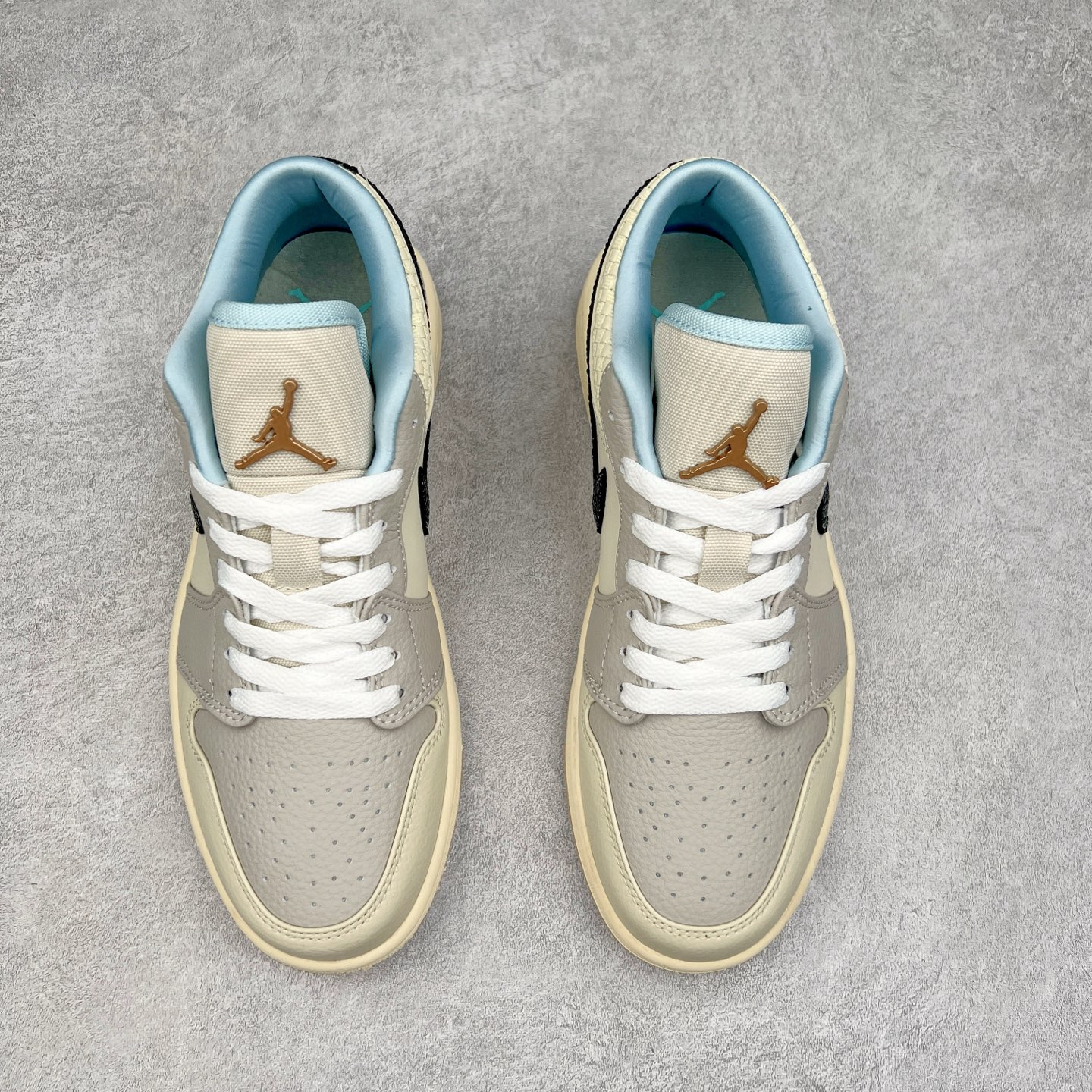 图片[2]-＃福利特价 Air Jordan AJ1 Low 低帮系列 百分百全新货品 零氧化发霉 给足利润空间操作 超乎所想的高性价比 原装楦头纸板开发 完美鞋型 超高清洁度 鞋型不臃肿别扭 原厂内置全掌气垫 A模大底 鞋舌AJ原厂专用牛津布 AJ专用反口珍珠布 原厂无杂质高弹内里海棉 特殊封边弹力鞋带 原鞋开模 拒绝公底 购置公司同步原材料 都有细节原汁原味 忠于原版 尺码：36 36.5 37.5 38 38.5 39 40 40.5 41 42 42.5 43 44 44.5 45 46-选品中心